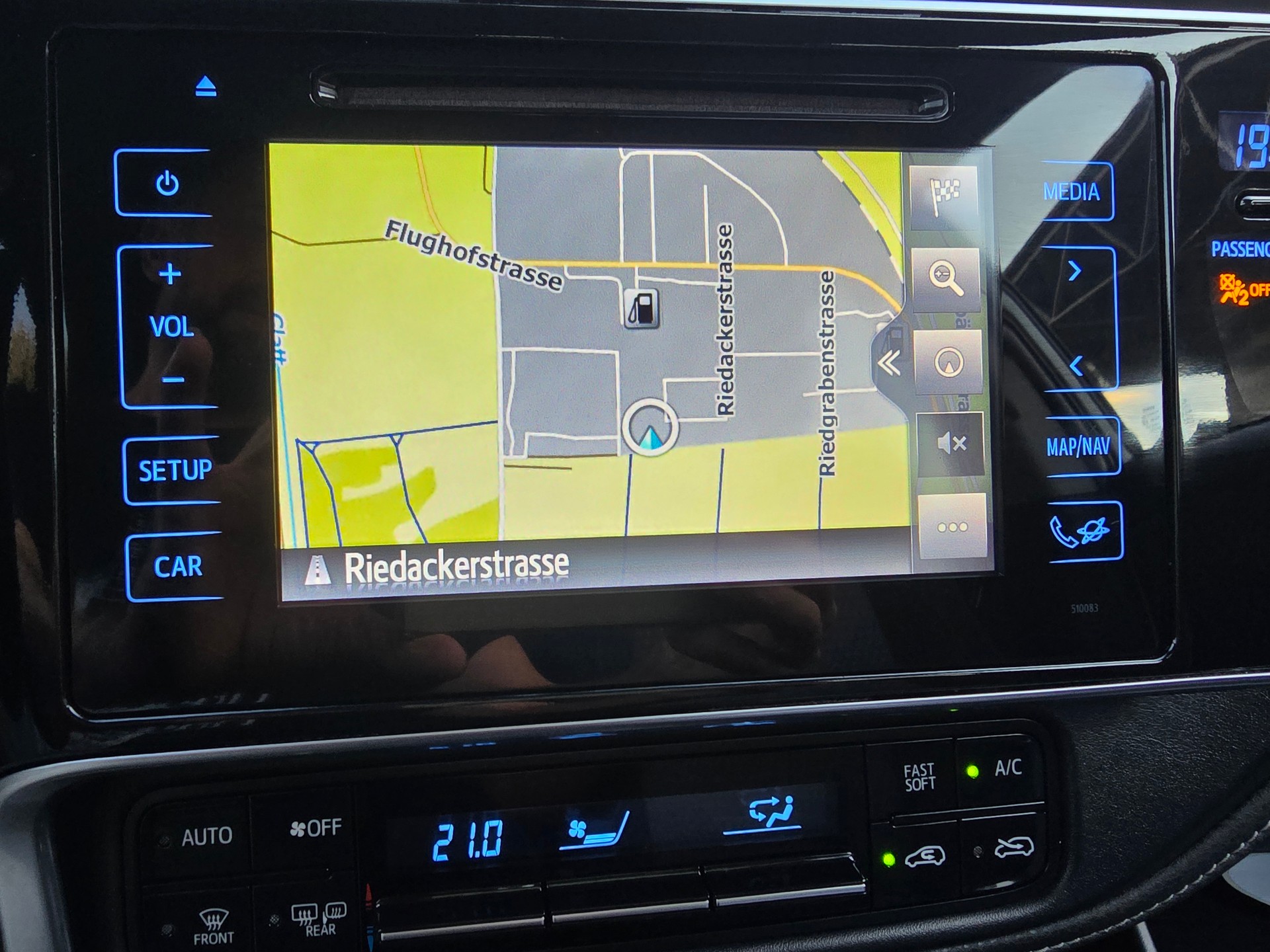 TOYOTA Auris Touring Sports 1.8 HSD Trend e-CVT-image-19