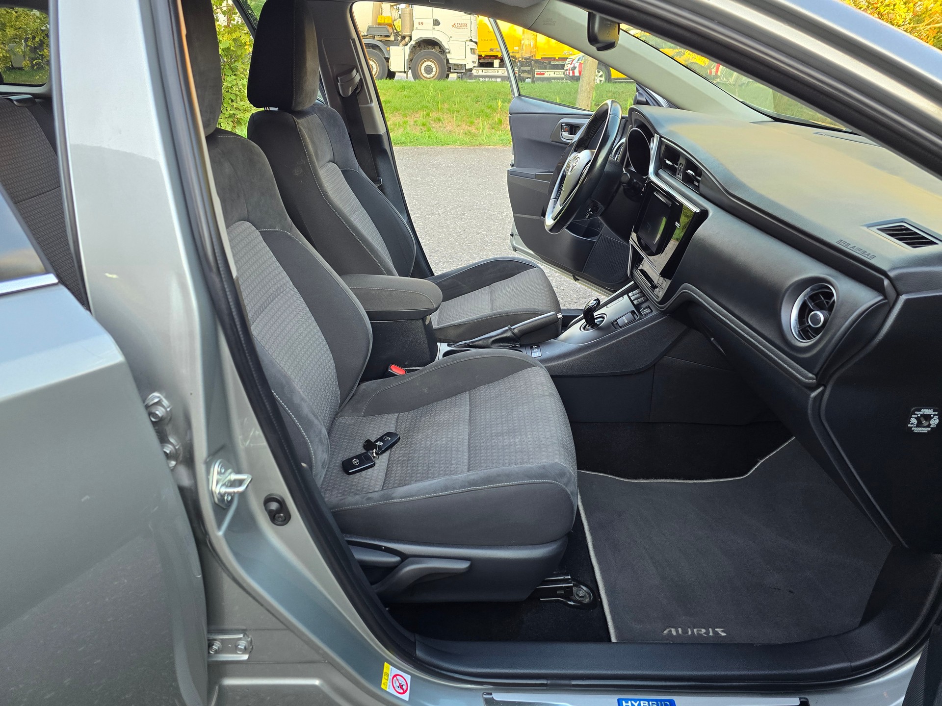 TOYOTA Auris Touring Sports 1.8 HSD Trend e-CVT-image-13