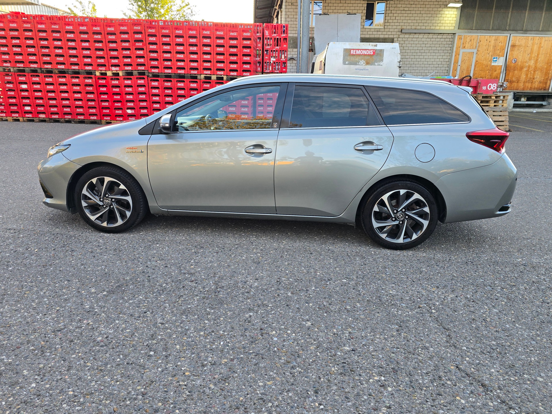 TOYOTA Auris Touring Sports 1.8 HSD Trend e-CVT-image-8