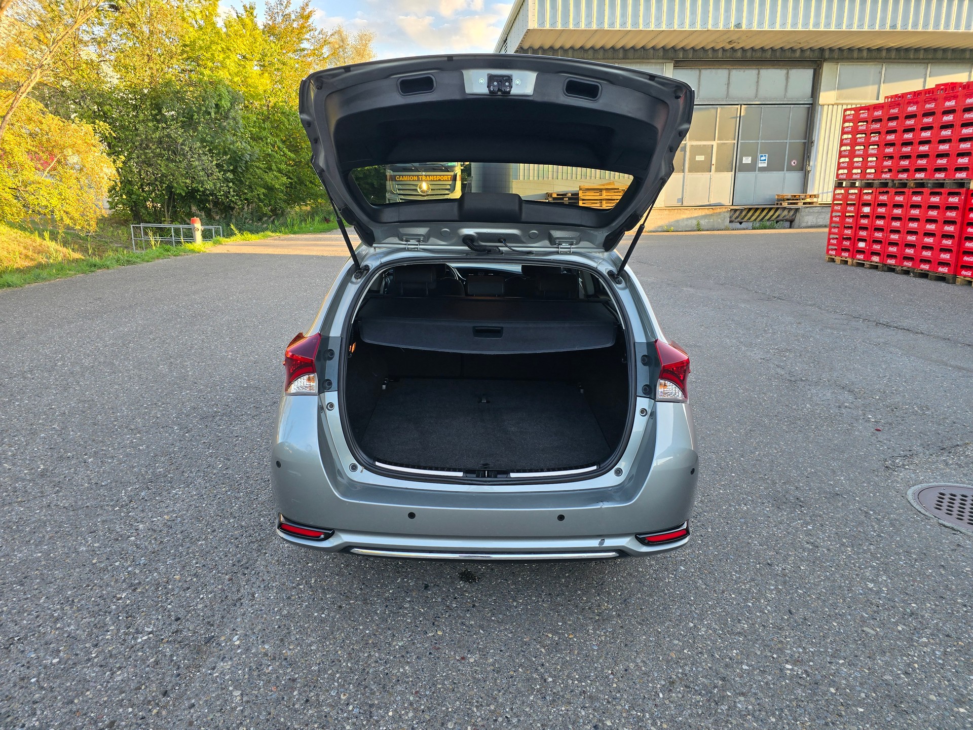 TOYOTA Auris Touring Sports 1.8 HSD Trend e-CVT-image-6