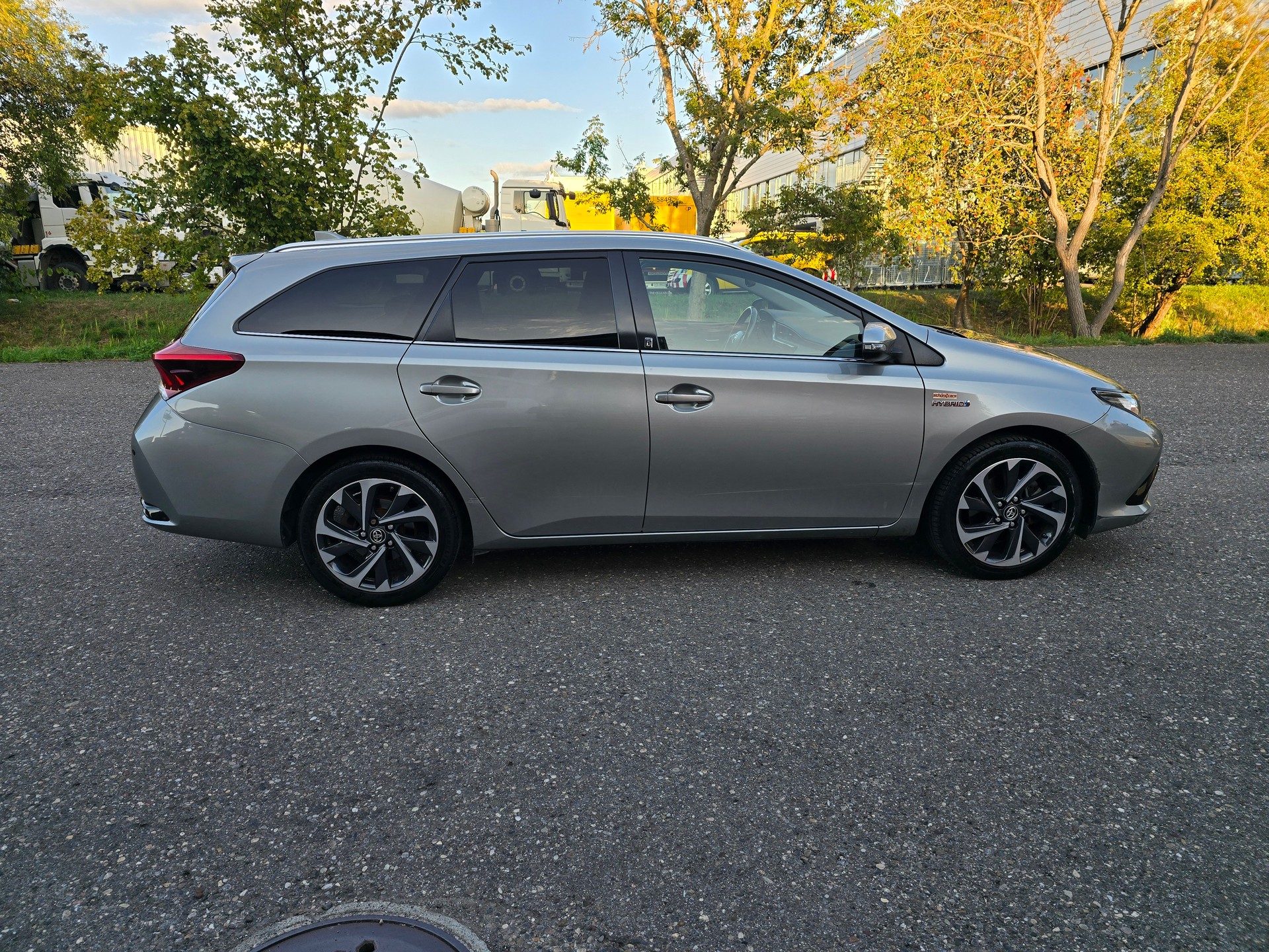 TOYOTA Auris Touring Sports 1.8 HSD Trend e-CVT-image-7