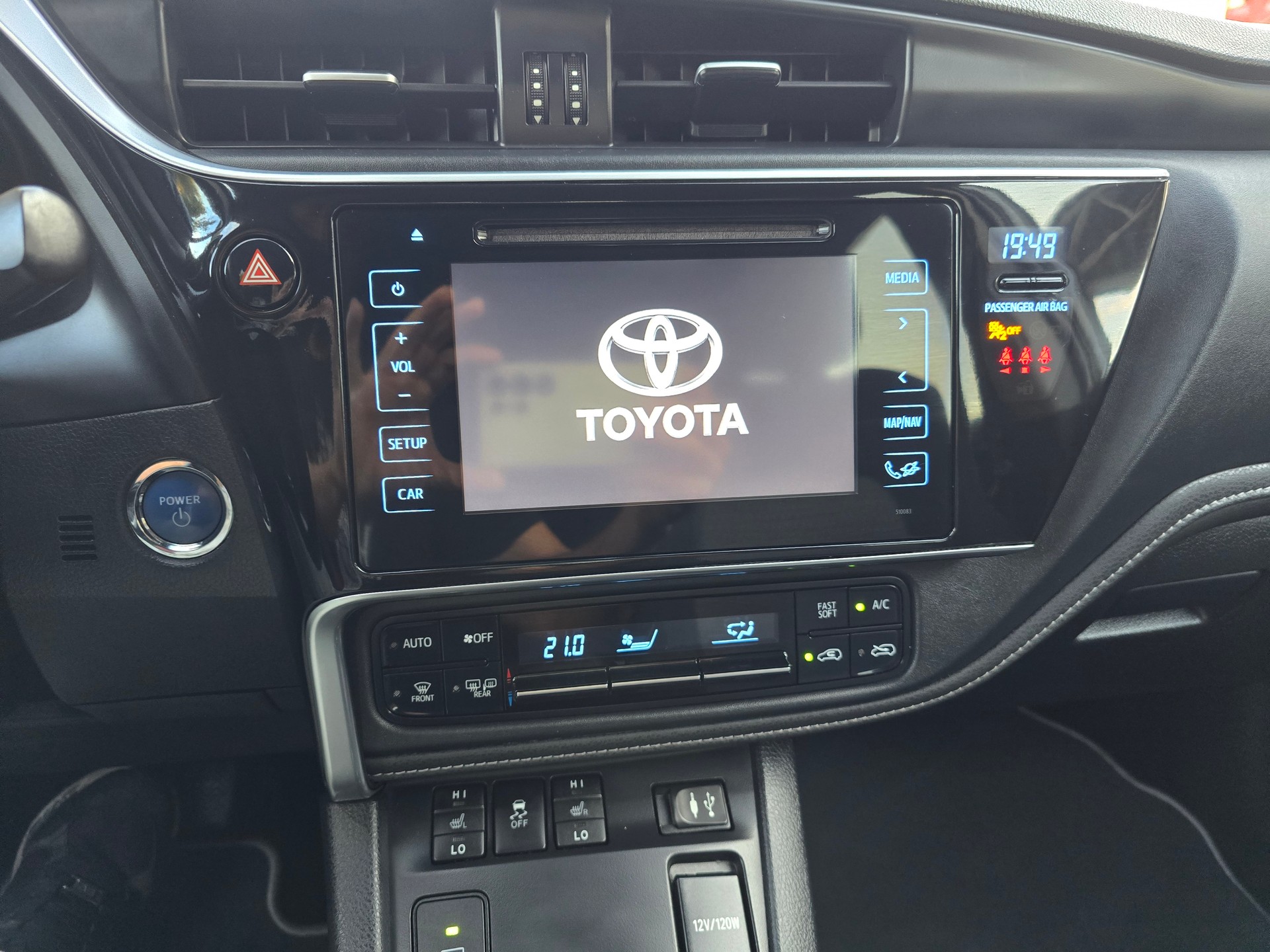 TOYOTA Auris Touring Sports 1.8 HSD Trend e-CVT-image-18