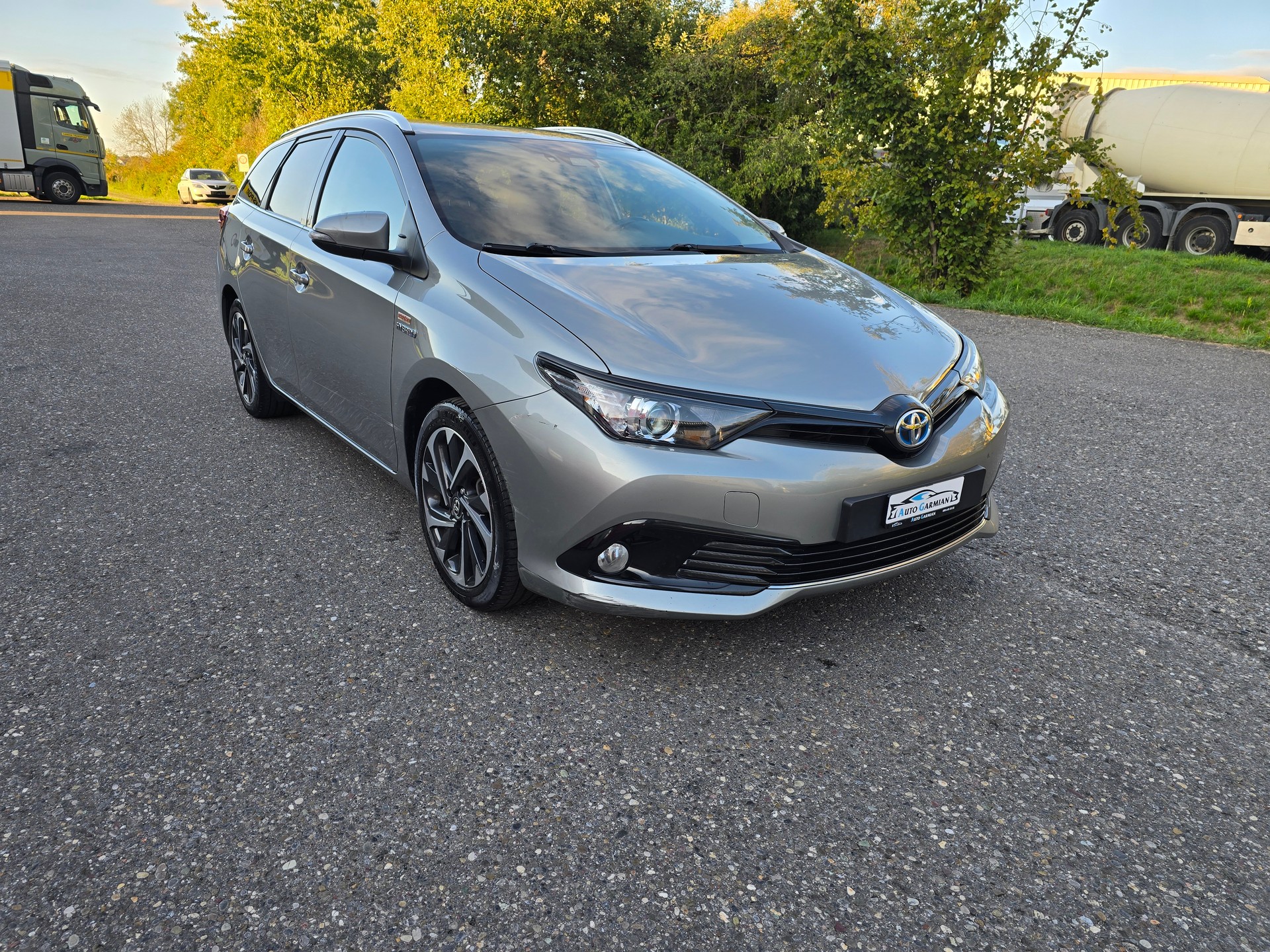 TOYOTA Auris Touring Sports 1.8 HSD Trend e-CVT-image-1
