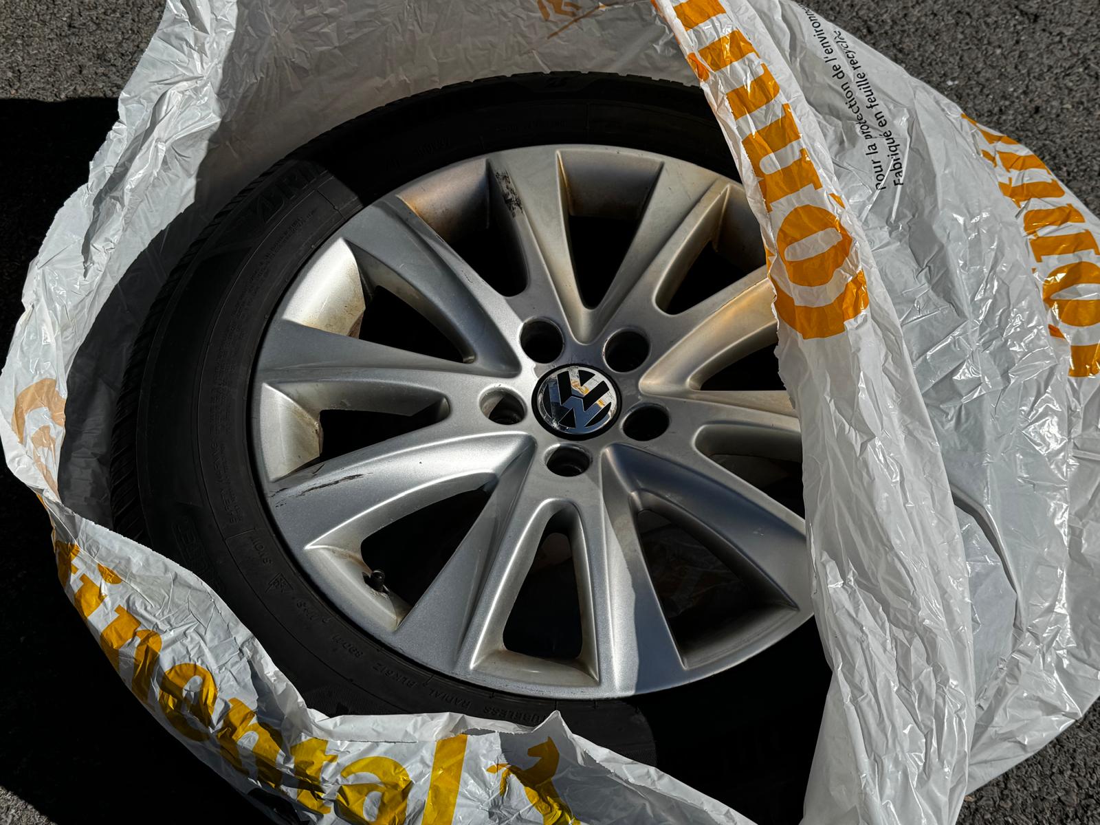 VW Tiguan 2.0 TSI Sport&Style-image-8