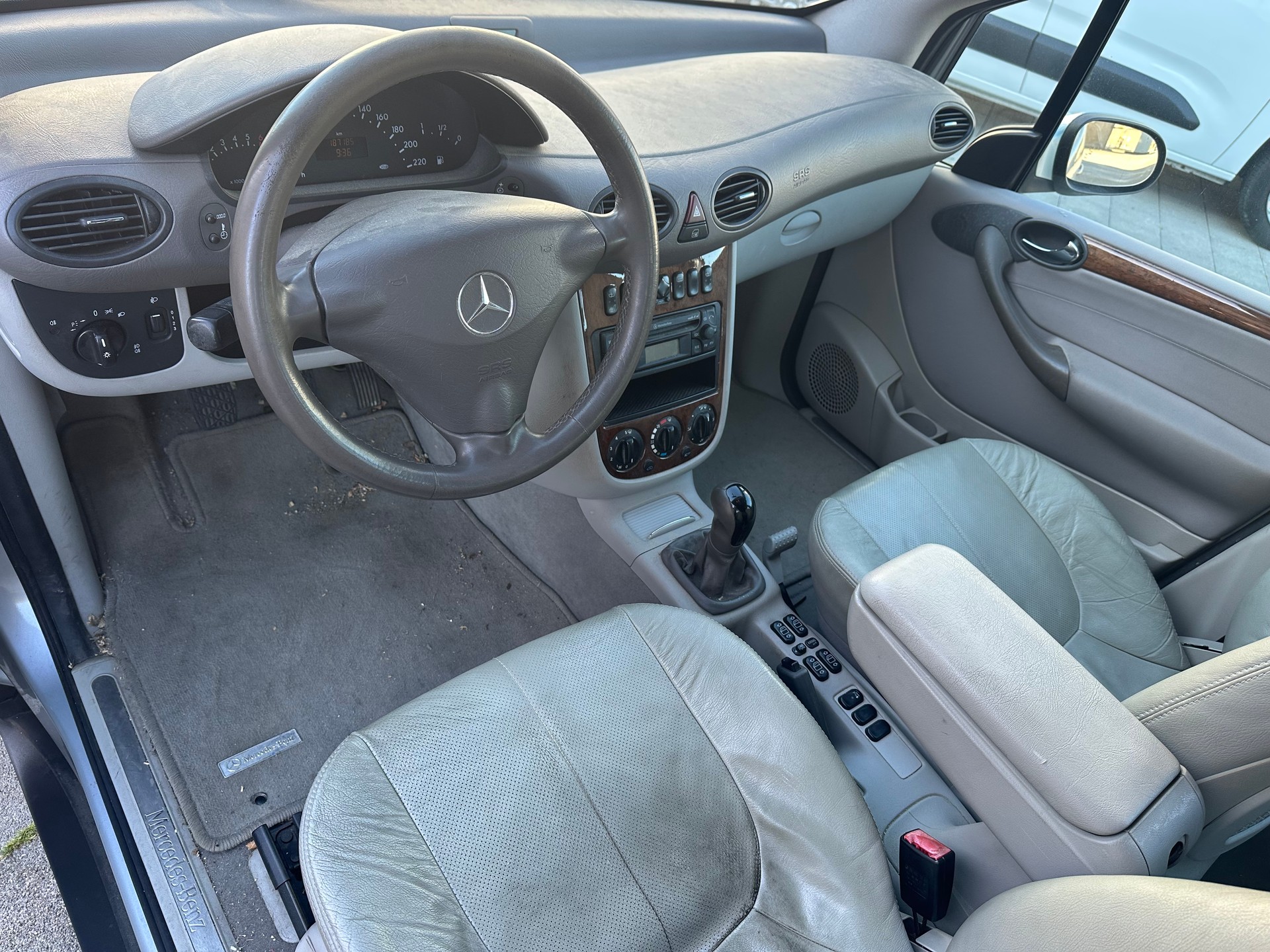 MERCEDES-BENZ A 160 Avantgarde-image-5