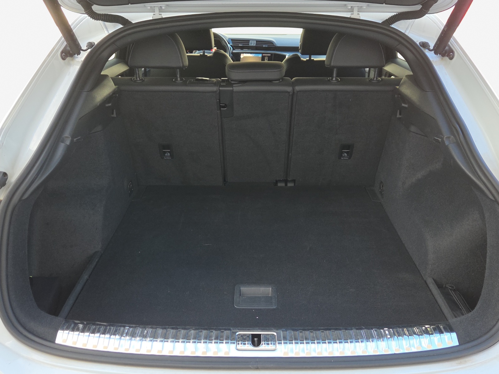 AUDI Q3 Sportback 40 TFSI S line quattro S-tronic-image-12