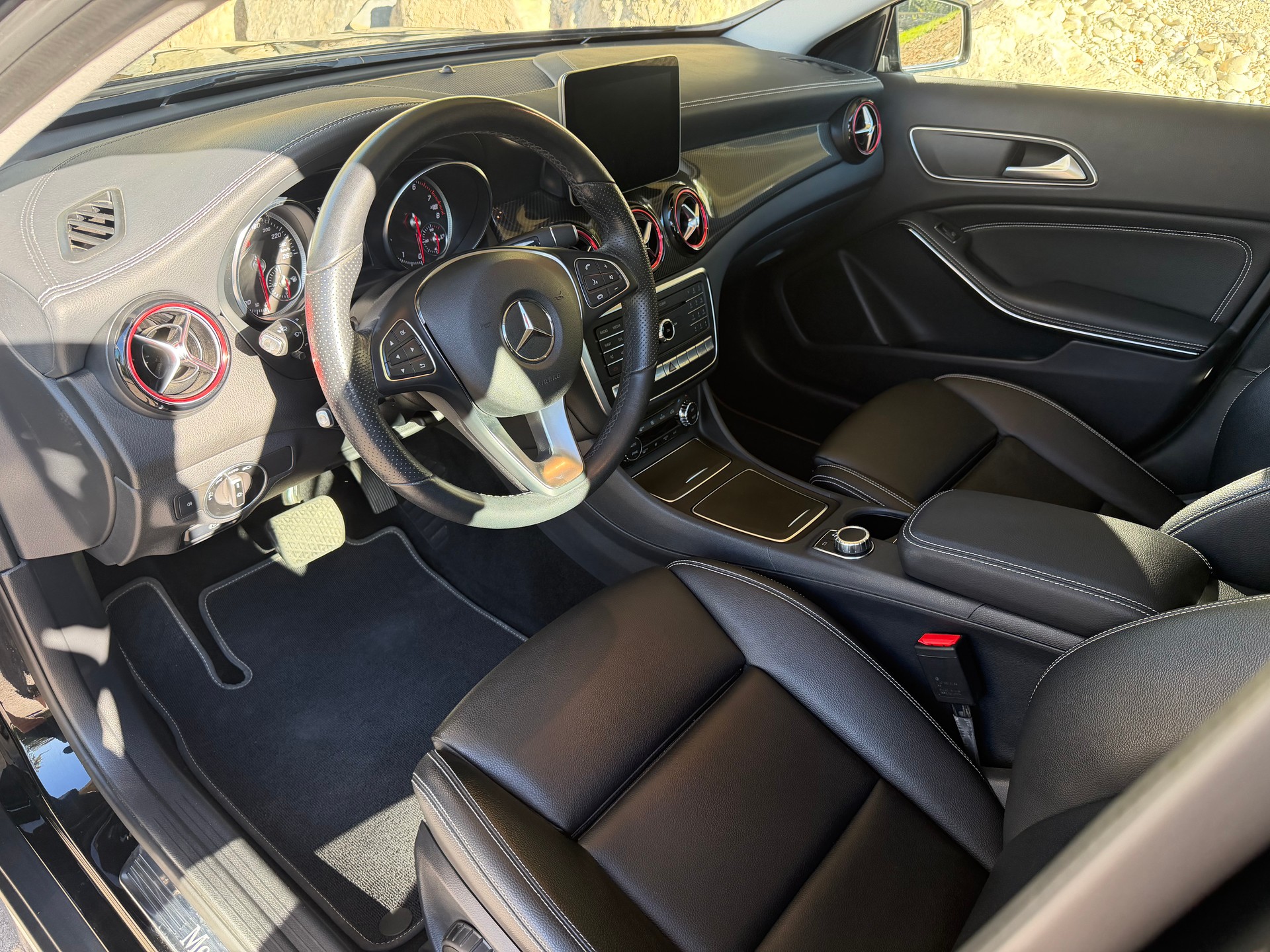MERCEDES-BENZ GLA 250 AMG Line 4Matic 7G-DCT-image-6