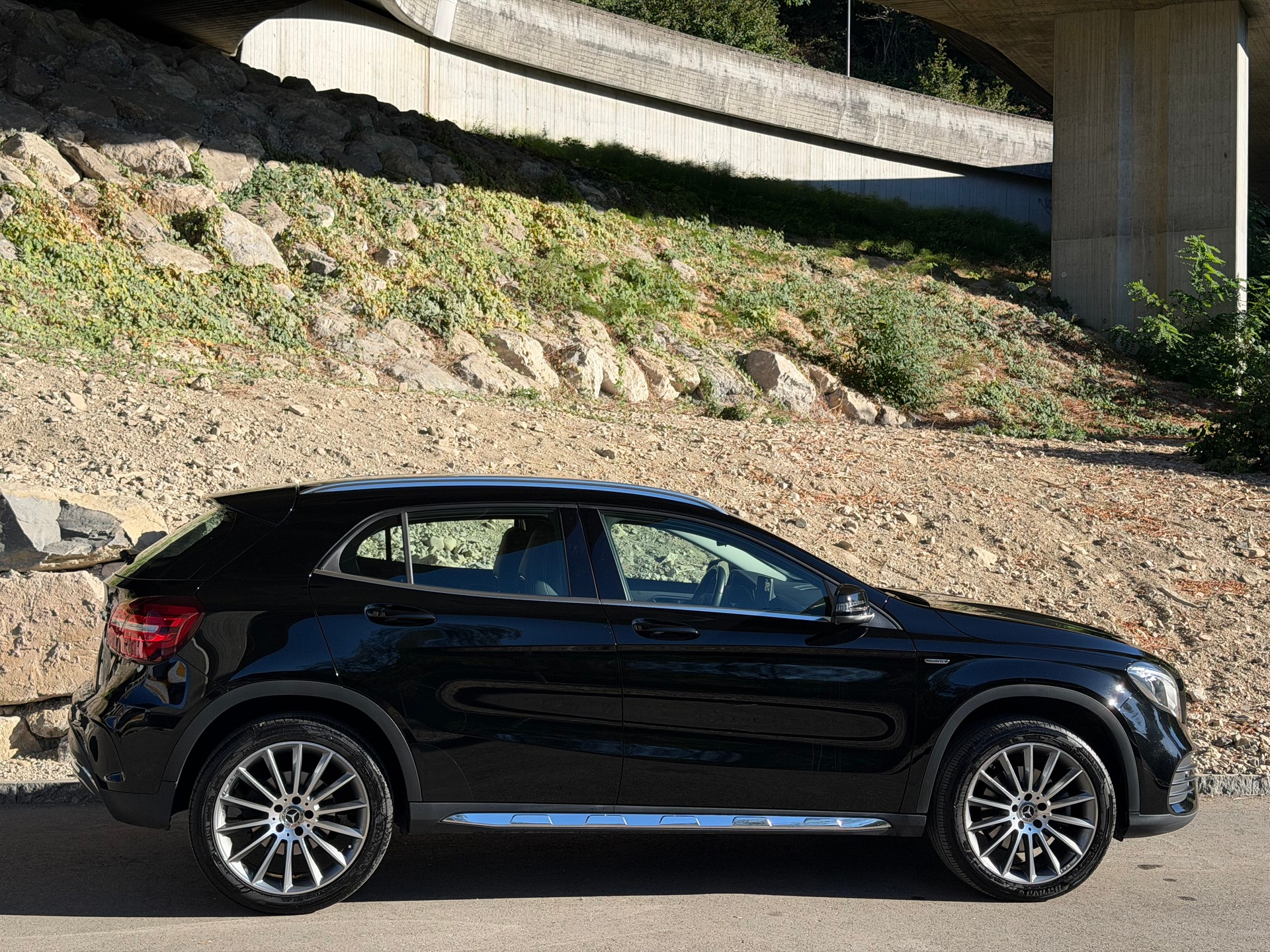 MERCEDES-BENZ GLA 250 AMG Line 4Matic 7G-DCT-image-5