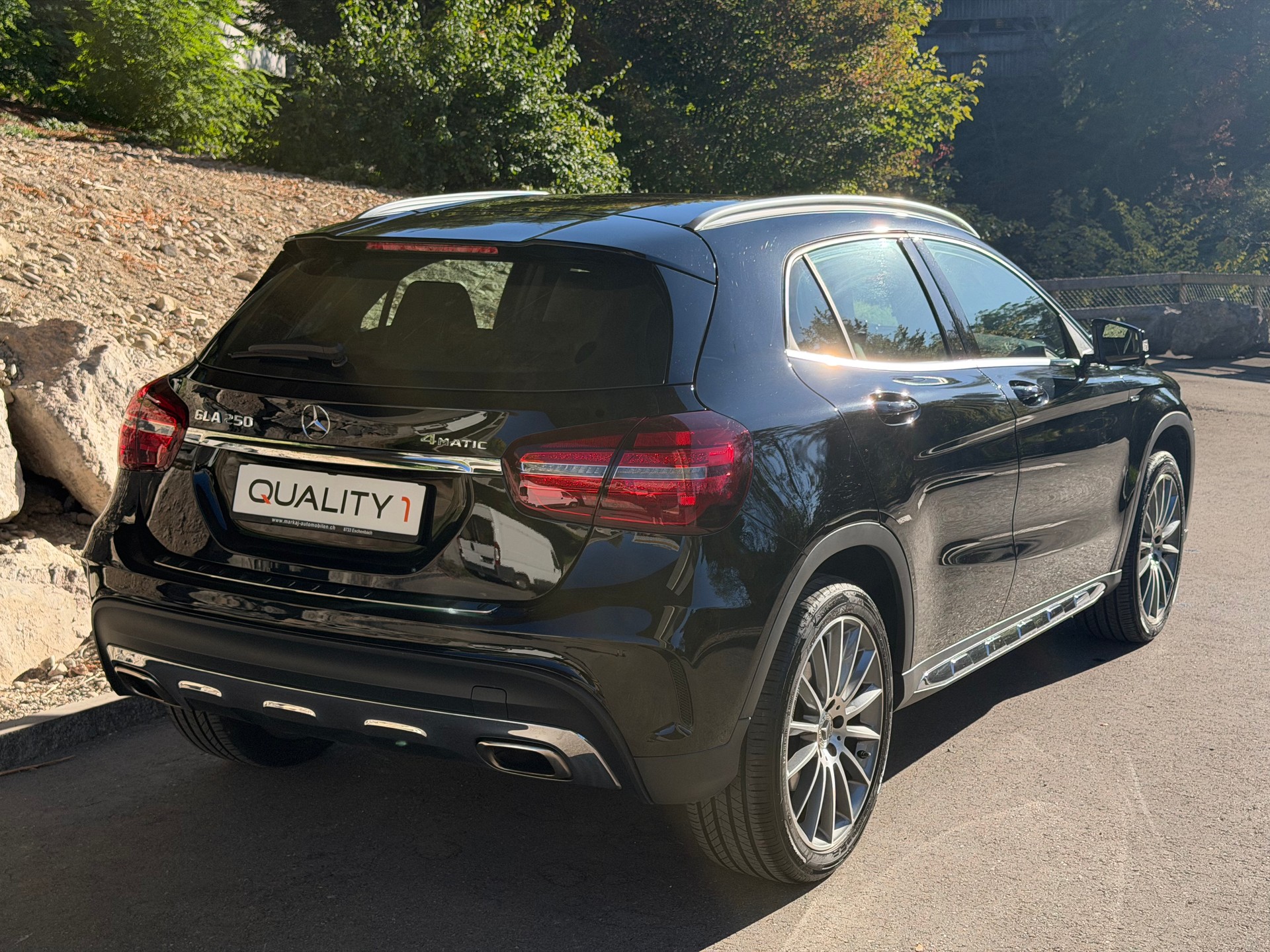 MERCEDES-BENZ GLA 250 AMG Line 4Matic 7G-DCT-image-3
