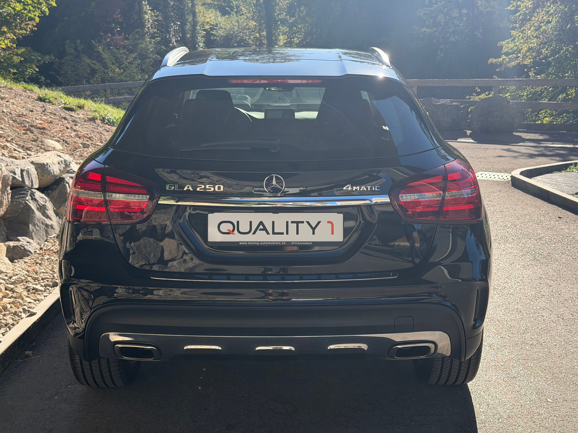 MERCEDES-BENZ GLA 250 AMG Line 4Matic 7G-DCT-image-4