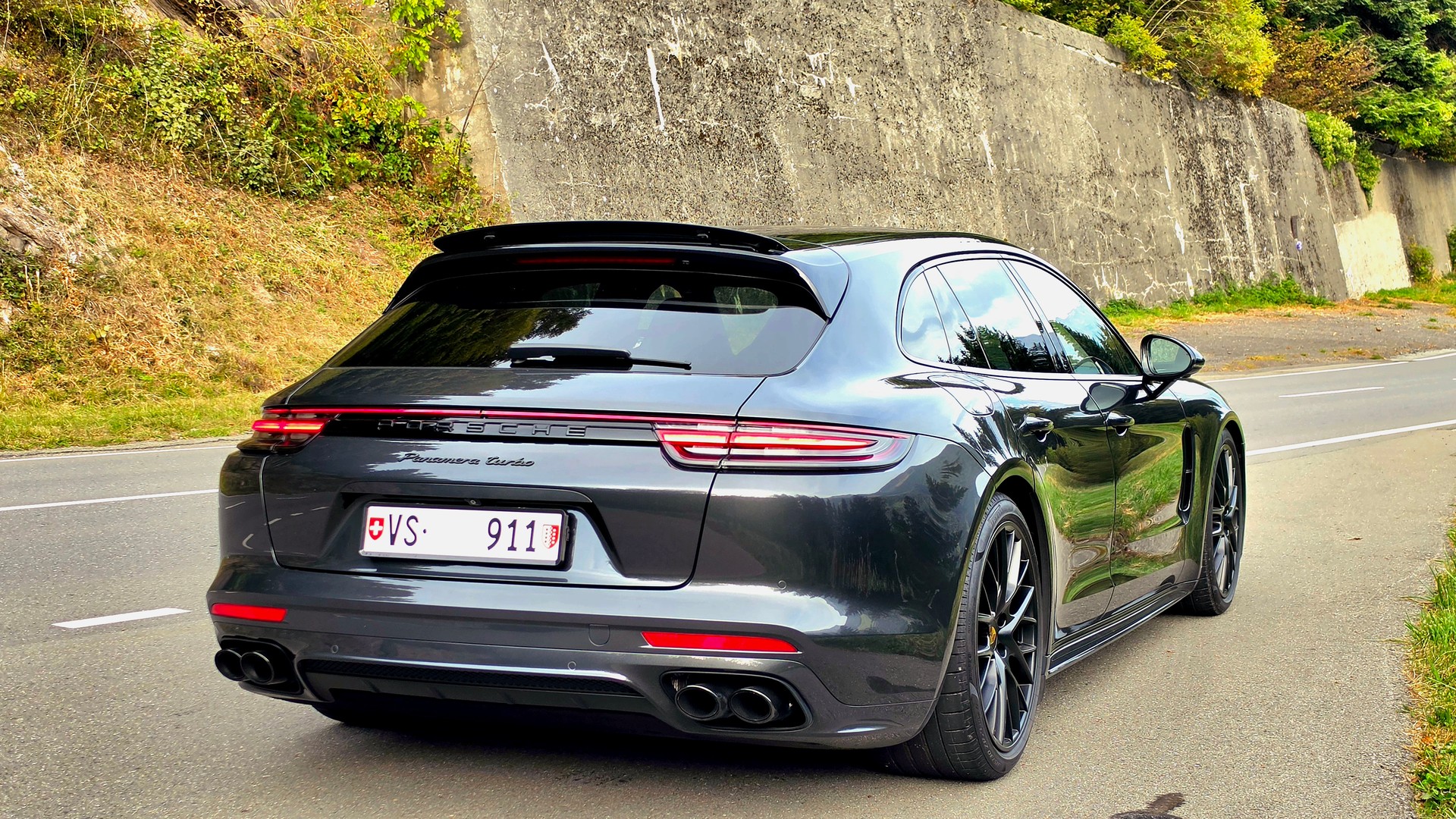 PORSCHE 4.0 V8 Turbo-image-3