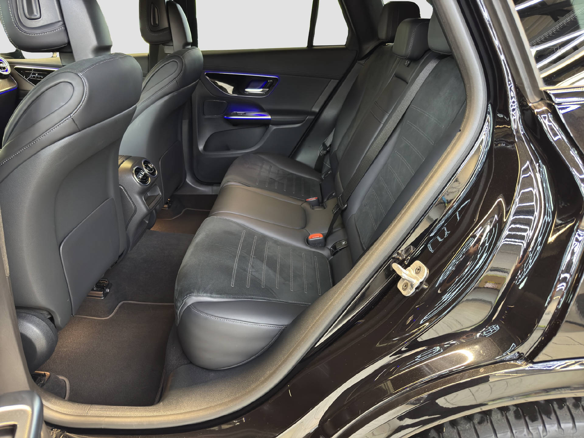 MERCEDES-BENZ GLC 200 AMG Line 4MATIC-image-13