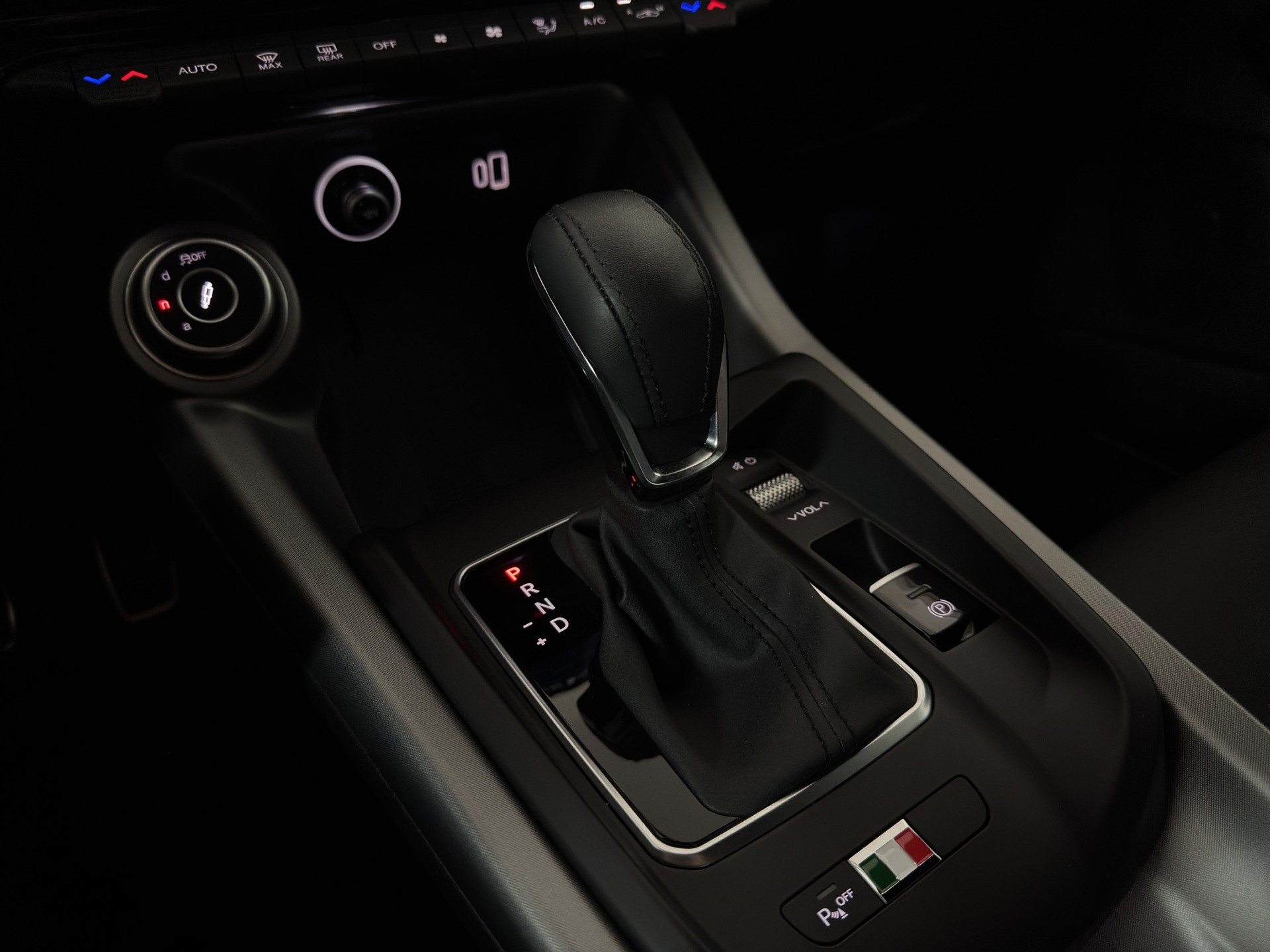 ALFA ROMEO Tonale 1.5 48V Hybrid Tributo Italiano-image-16