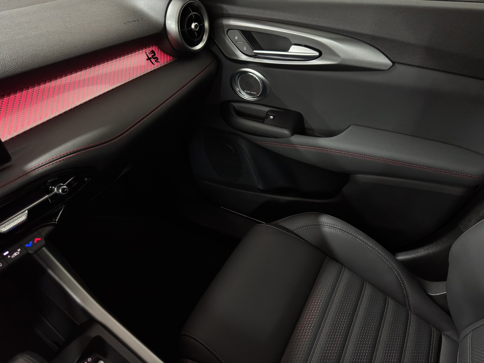 ALFA ROMEO Tonale 1.5 48V Hybrid Tributo Italiano-image-22