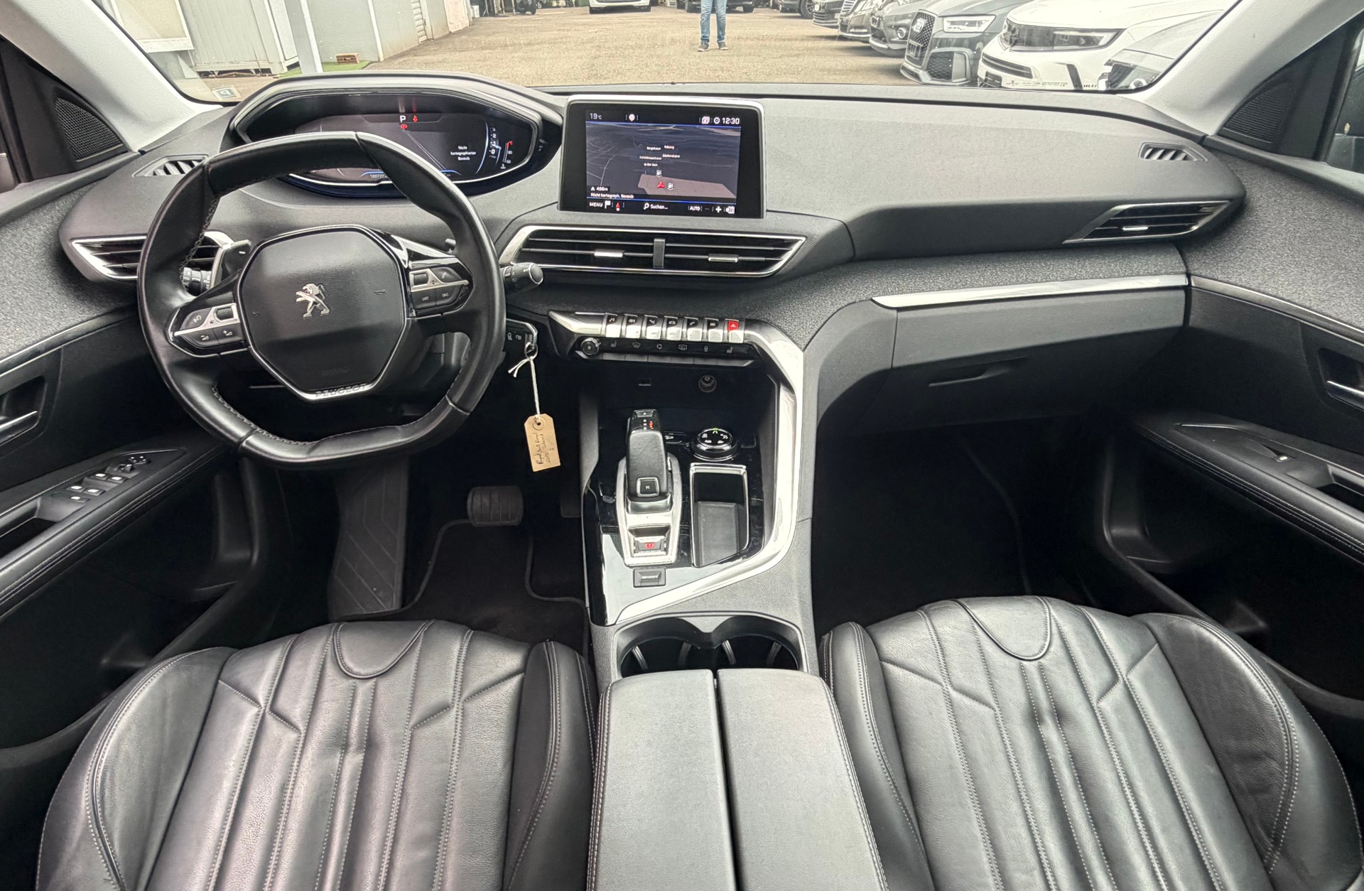 PEUGEOT 3008 1.5 BlueHDi Allure EAT-image-4