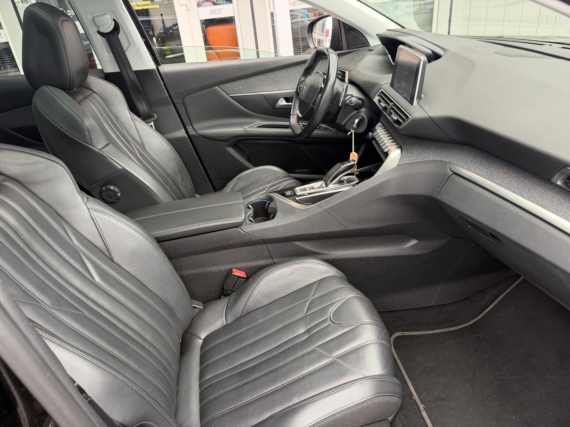 PEUGEOT 3008 1.5 BlueHDi Allure EAT-image-7