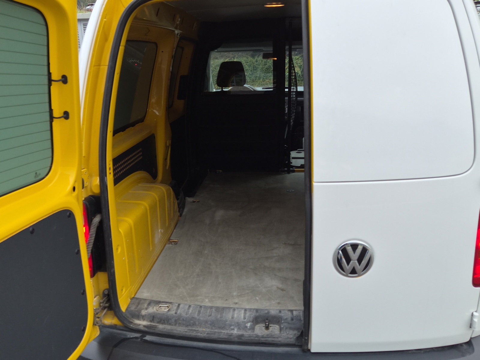 VW Caddy Maxi 1.0TSI BlueMotion Technology-image-13