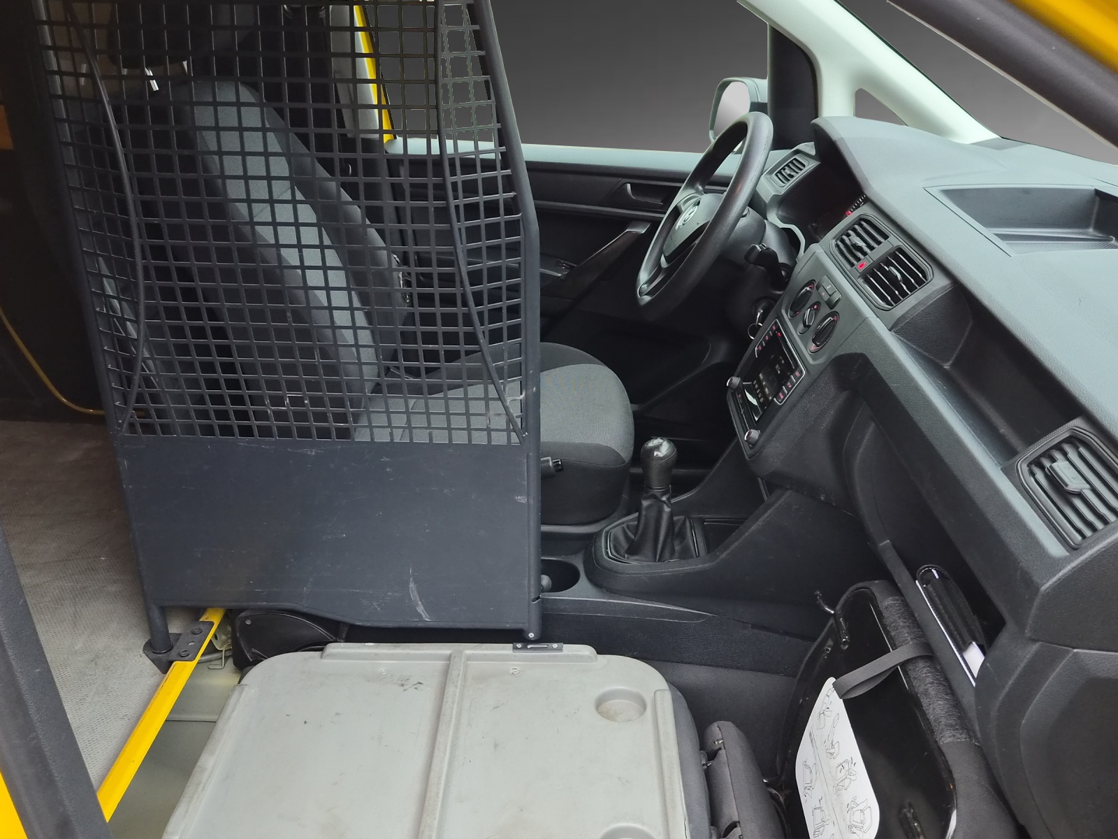 VW Caddy Maxi 1.0TSI BlueMotion Technology-image-11