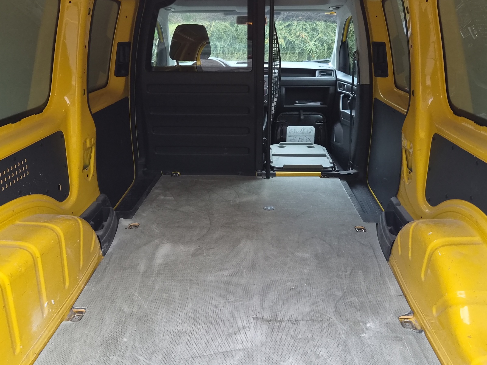 VW Caddy Maxi 1.0TSI BlueMotion Technology-image-12