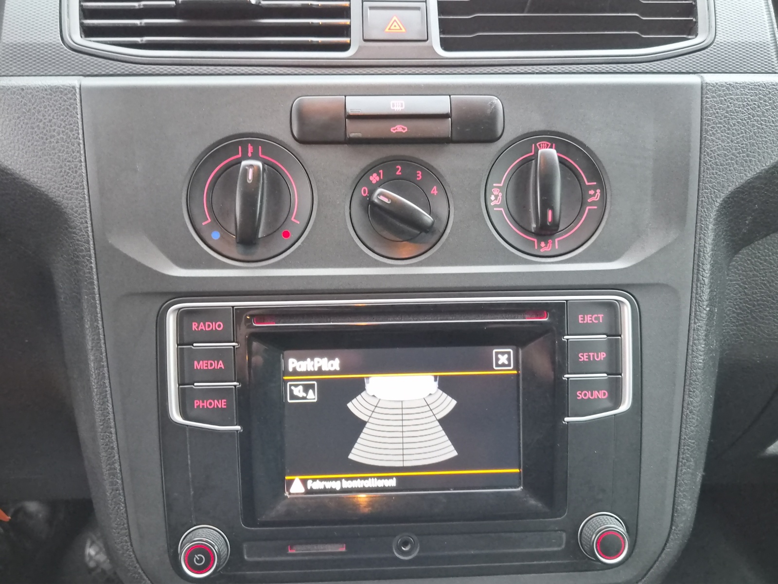 VW Caddy Maxi 1.0TSI BlueMotion Technology-image-10