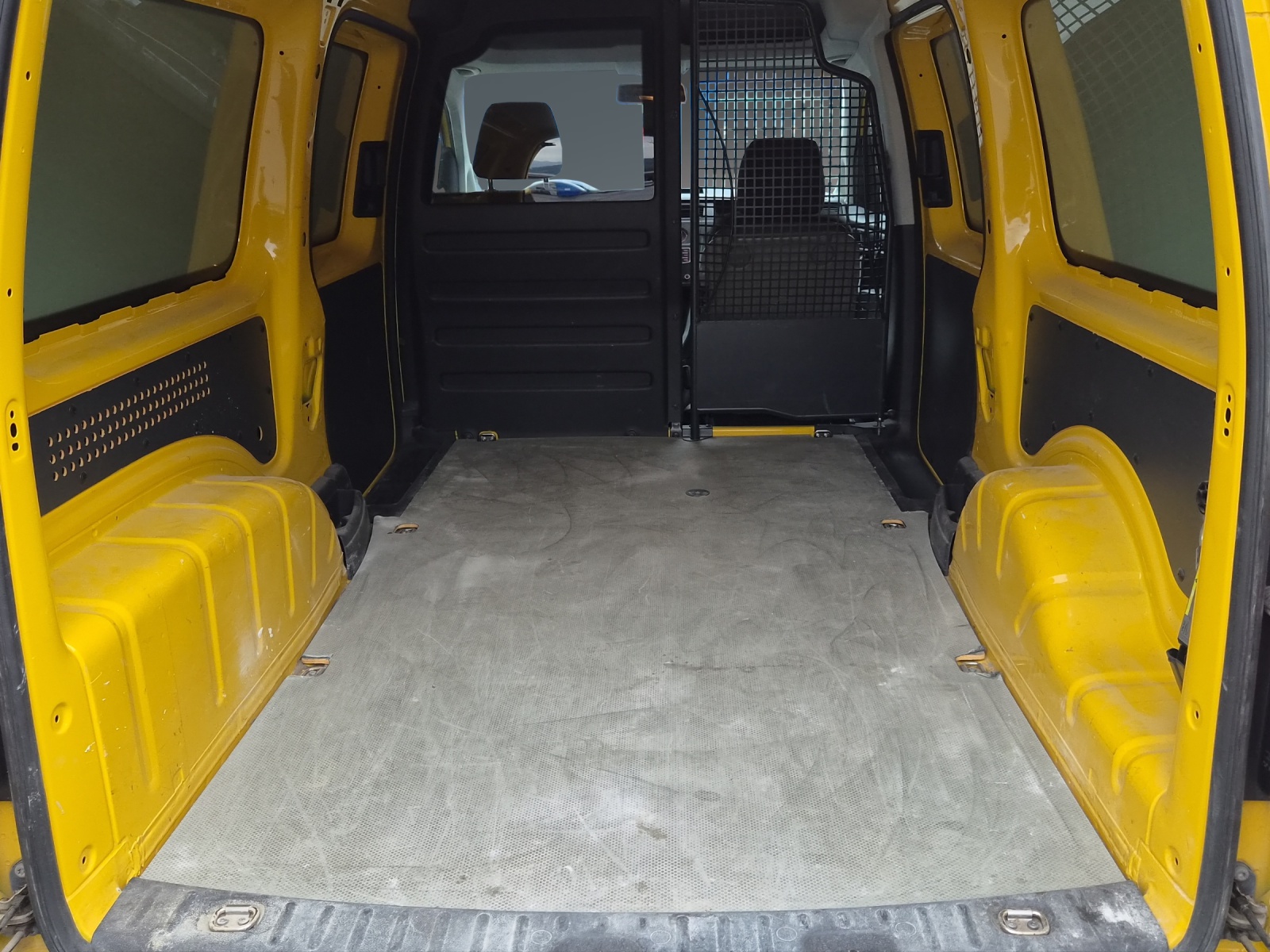 VW Caddy Maxi 1.0TSI BlueMotion Technology-image-9