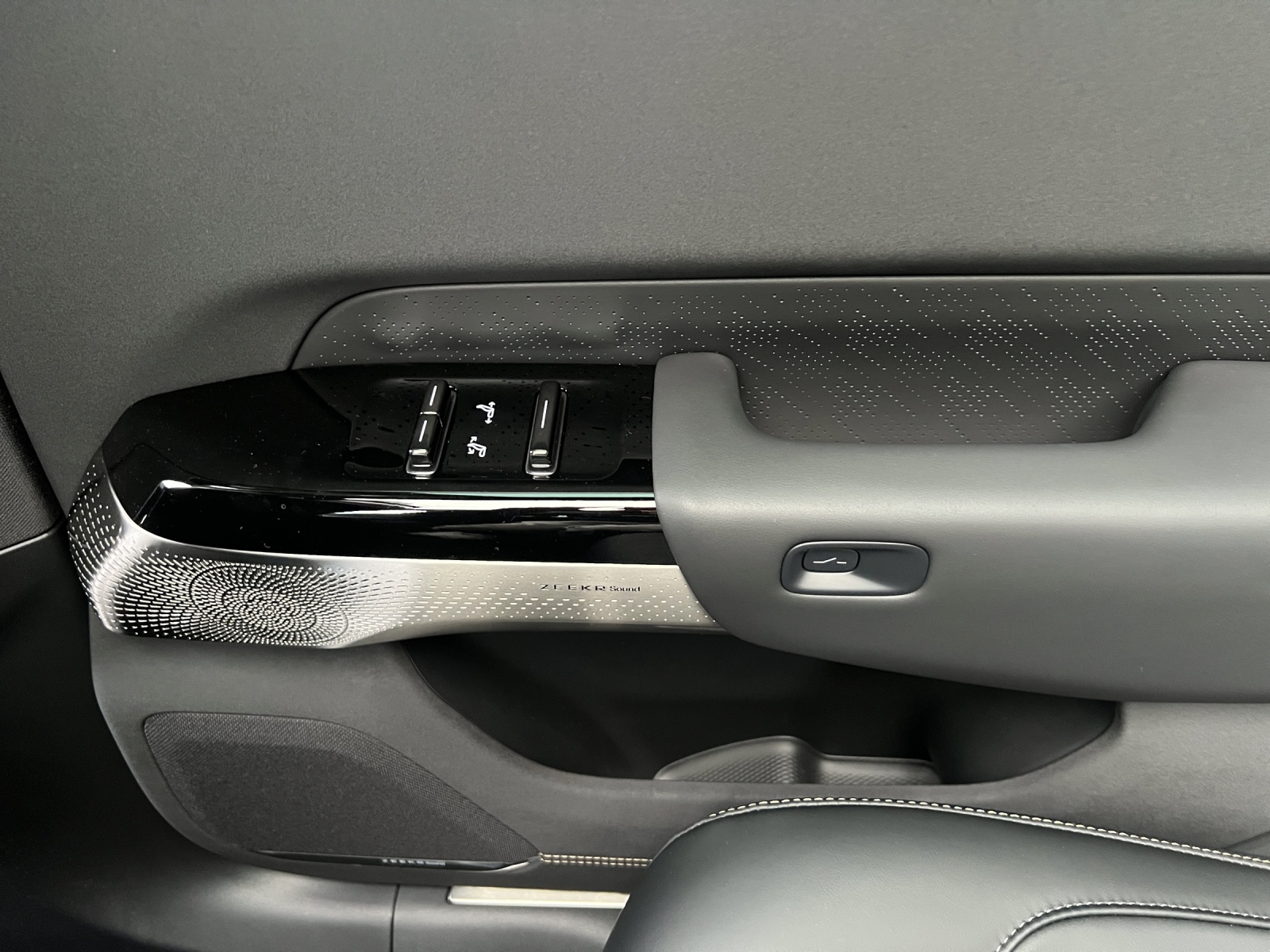 ZEEKR 7X Privilege AWD-image-13
