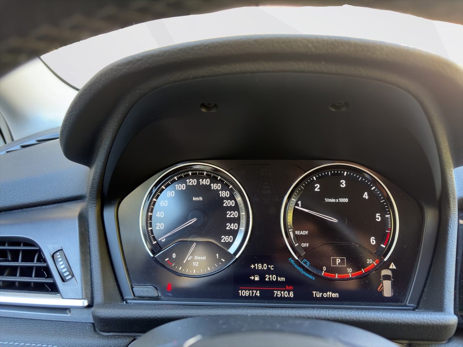 BMW 218d xDrive Gran Tourer-image-12