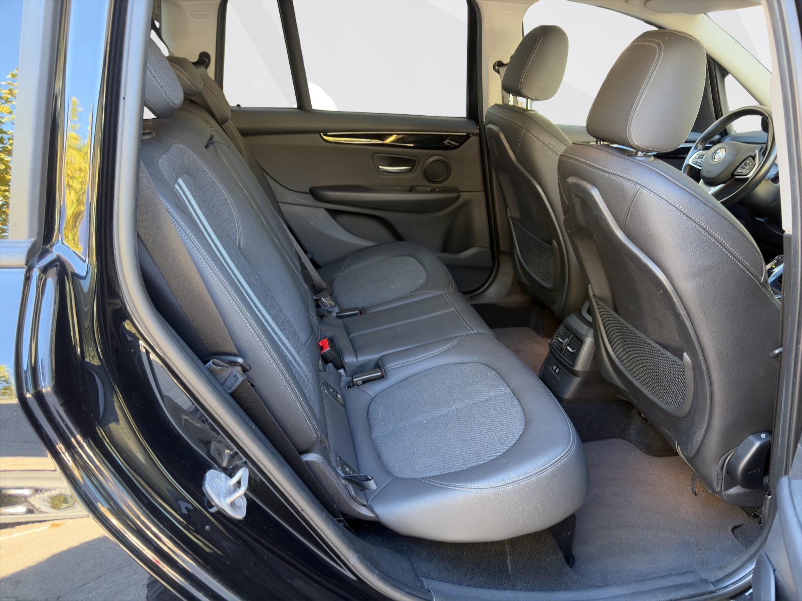 BMW 218d xDrive Gran Tourer-image-19