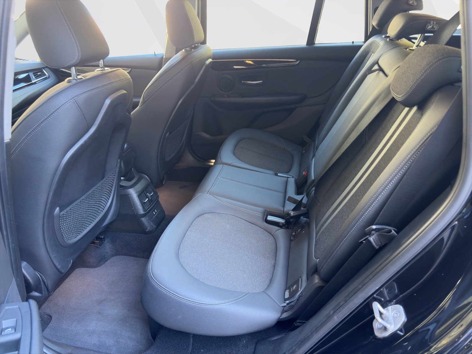 BMW 218d xDrive Gran Tourer-image-17