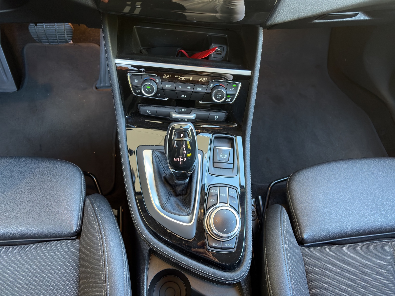 BMW 218d xDrive Gran Tourer-image-14