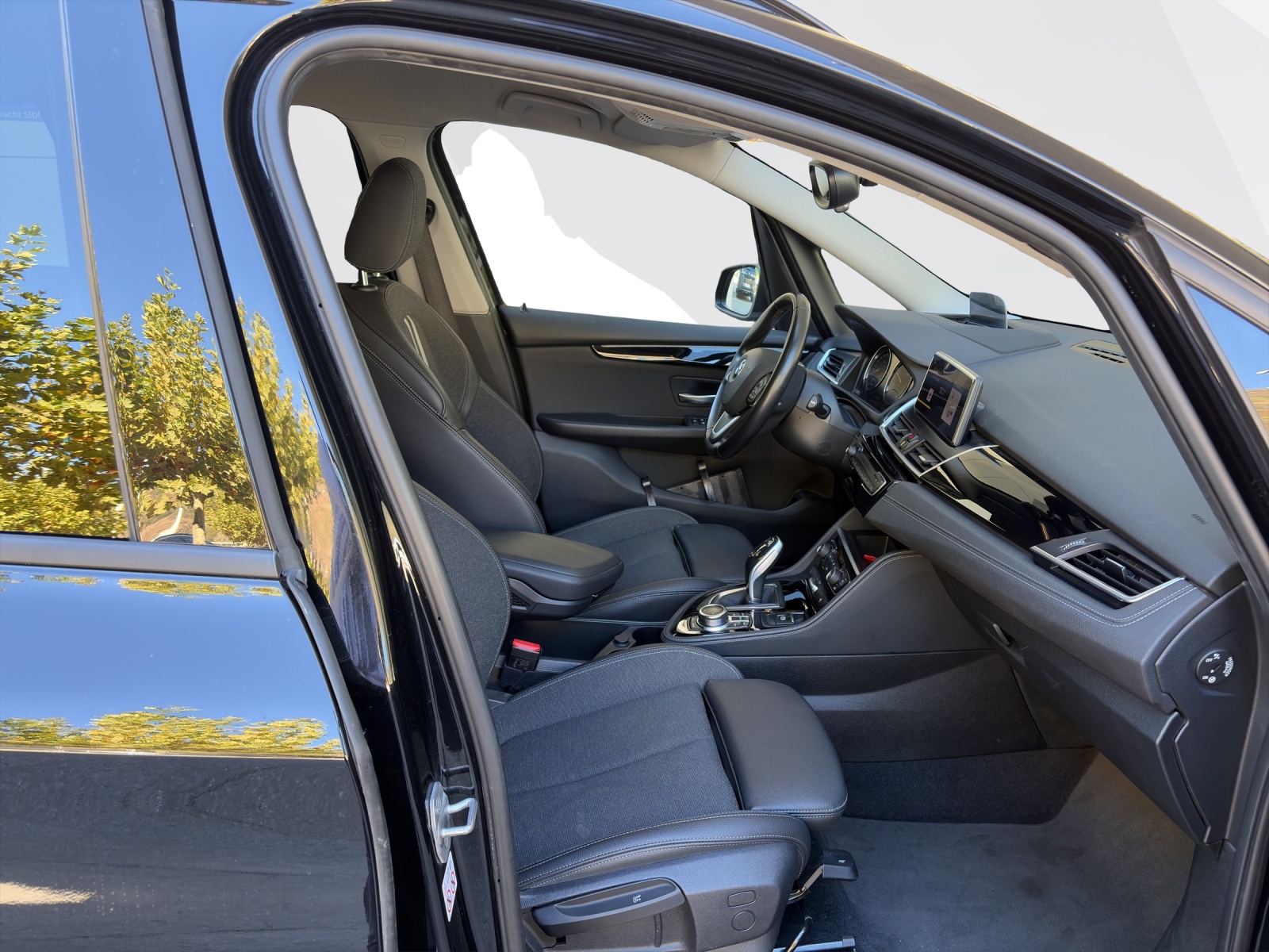 BMW 218d xDrive Gran Tourer-image-15