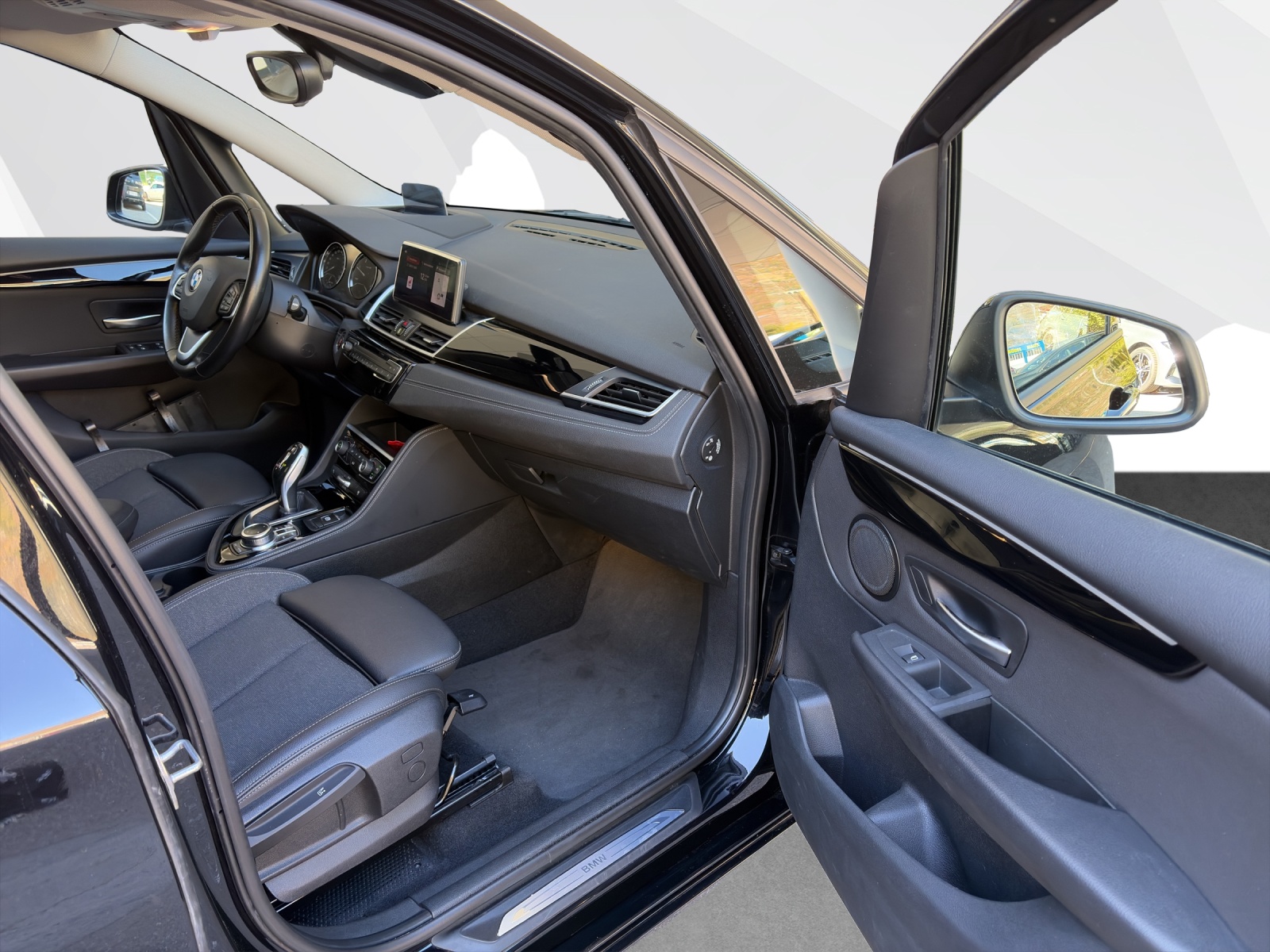 BMW 218d xDrive Gran Tourer-image-16