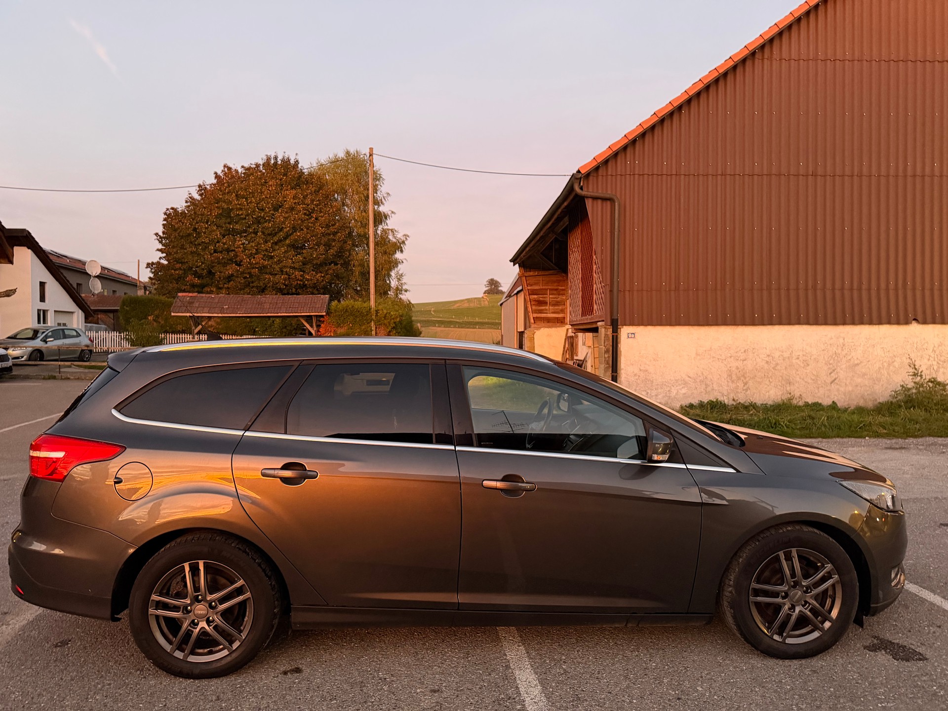 FORD FOCUS-image-3