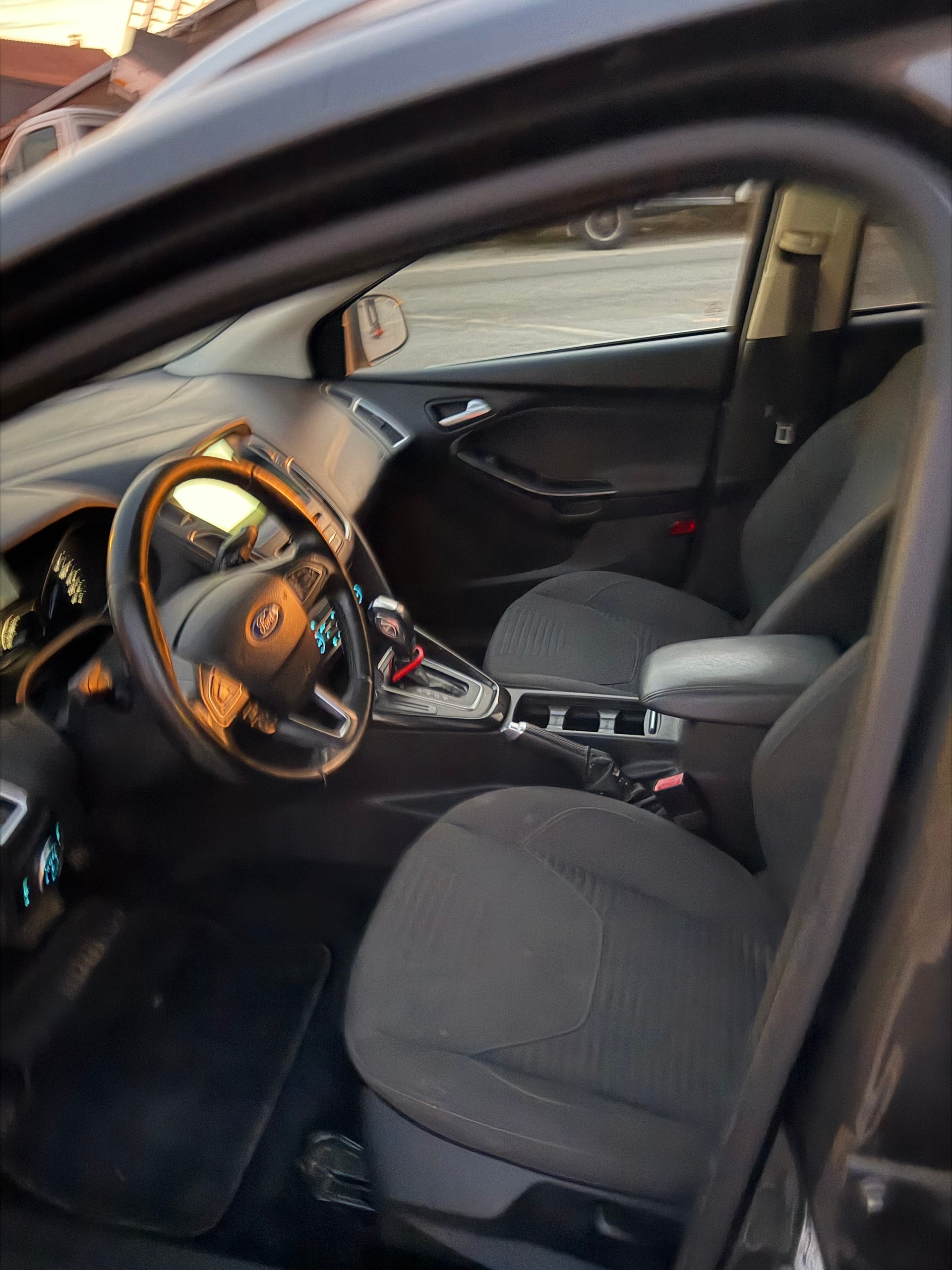 FORD FOCUS-image-5