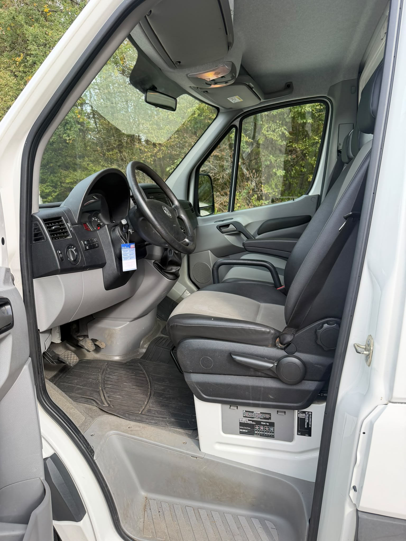 VW Crafter 35 2.0 TDI-image-8