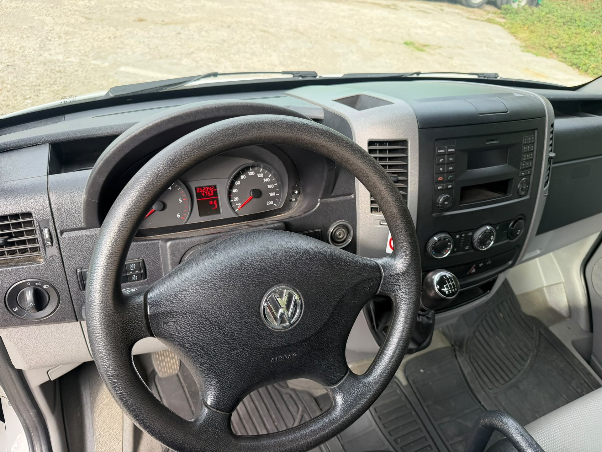 VW Crafter 35 2.0 TDI-image-9
