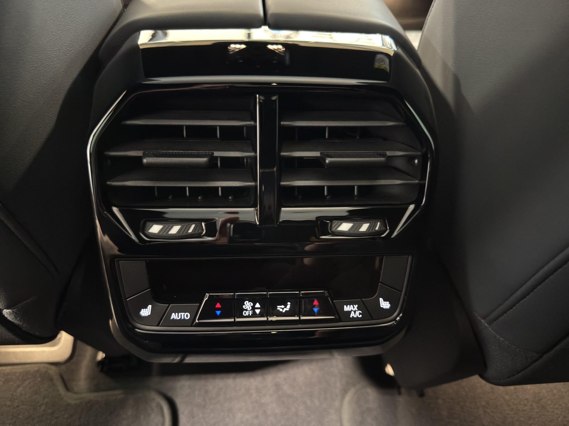 BMW iX I20 xDrive40-image-11