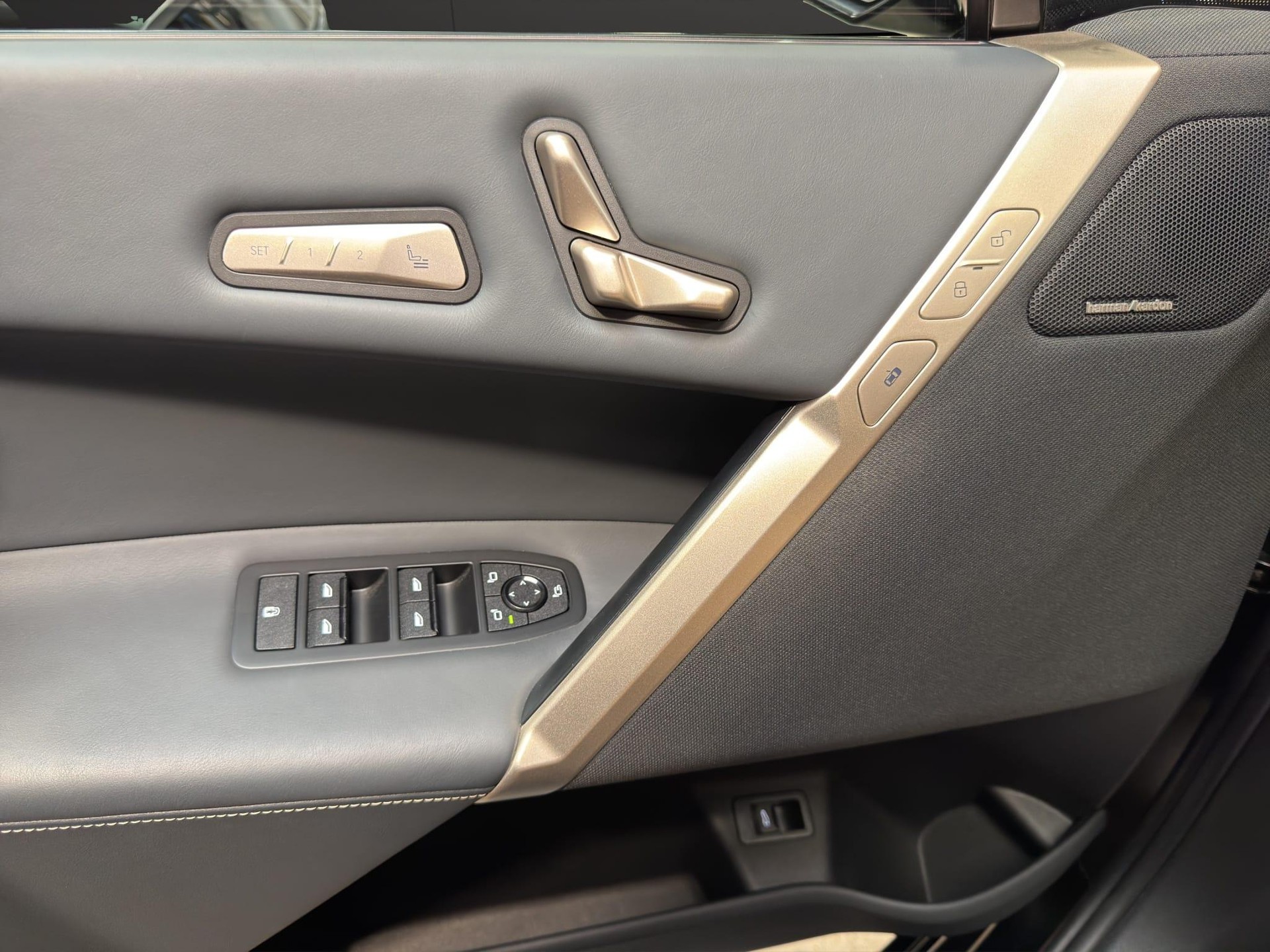 BMW iX I20 xDrive40-image-12