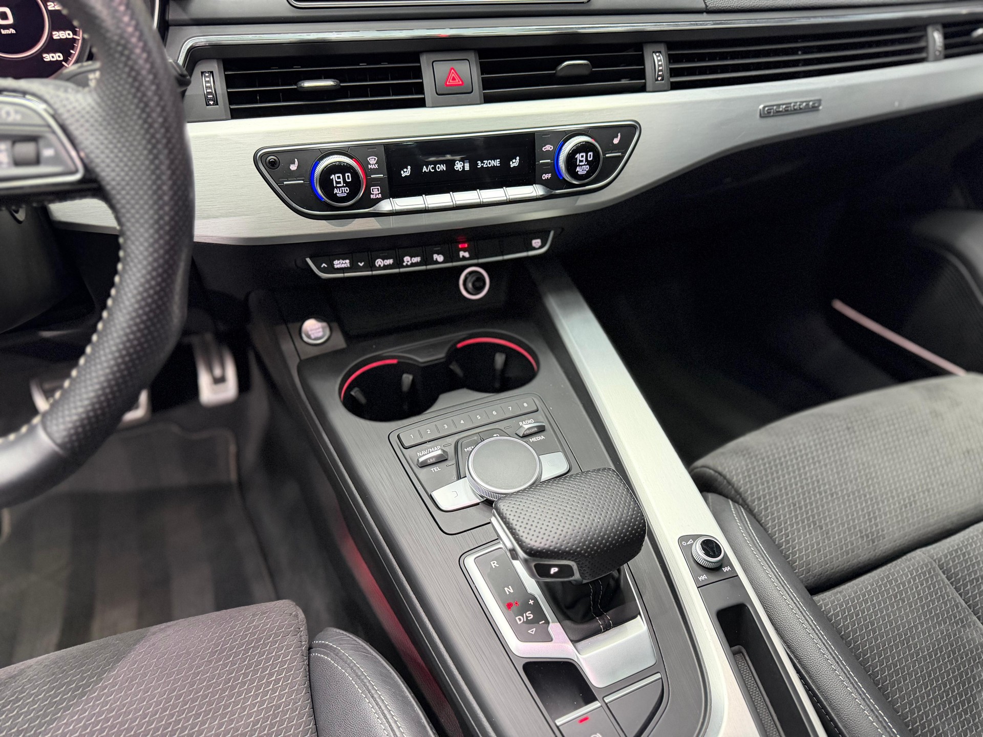 AUDI A4 Avant 3.0 TDI Sport S Line quattro | S-Line | 360° Kamera | Anhängerkupplung | Schiebedach-image-17