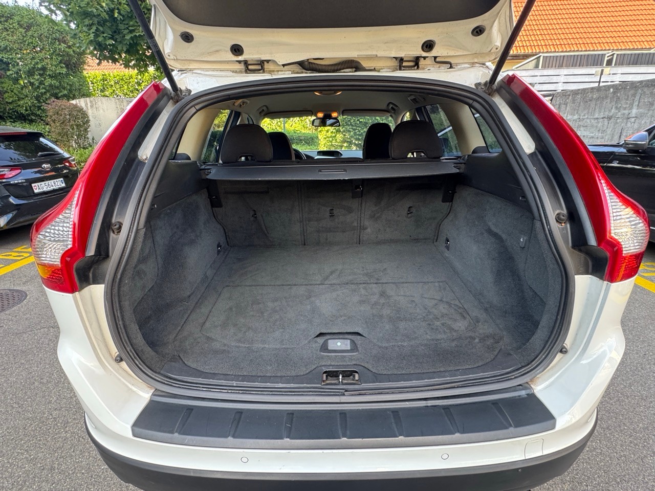 VOLVO Volvo XC60 2.4D AWD Geartronic-image-4