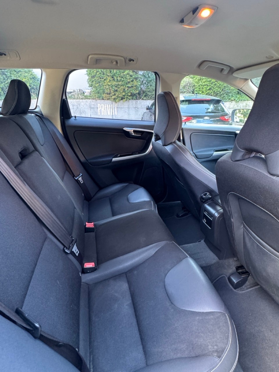 VOLVO Volvo XC60 2.4D AWD Geartronic-image-3