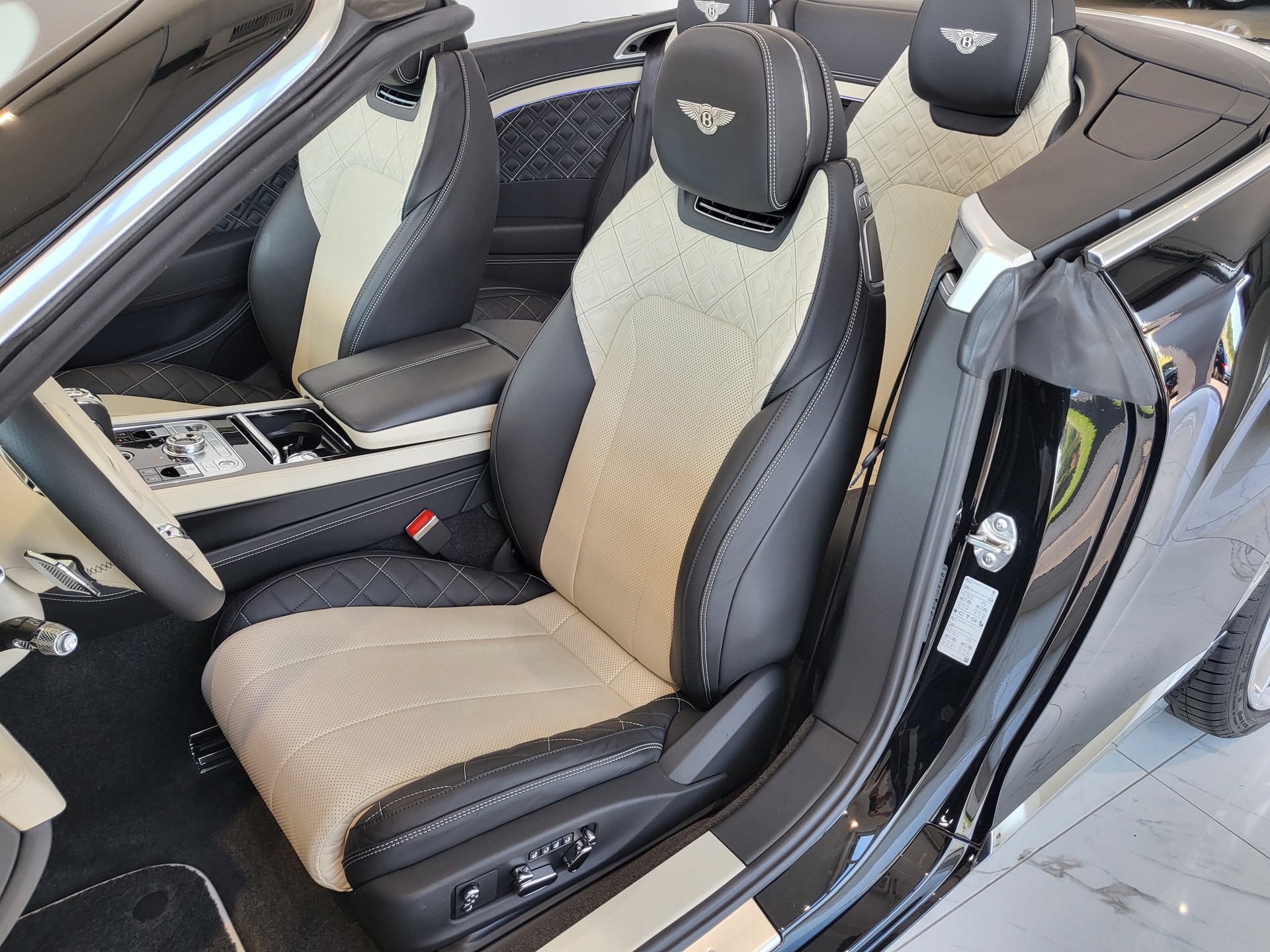 BENTLEY Continental GTC 6.0 W12-image-5