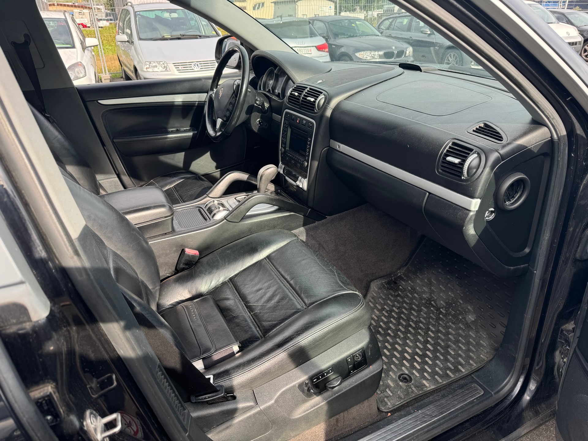 PORSCHE Cayenne Turbo-image-9