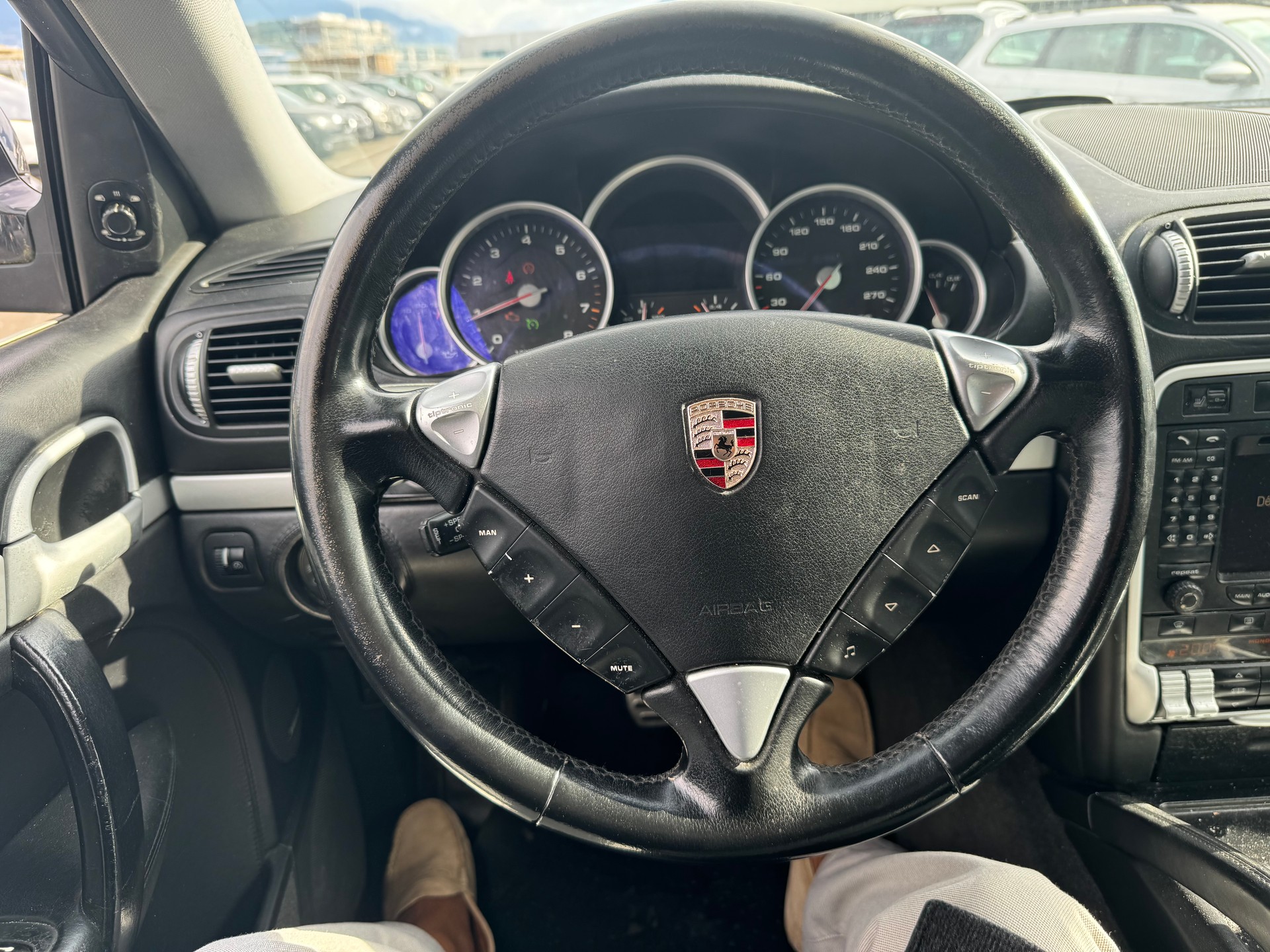 PORSCHE Cayenne Turbo-image-8