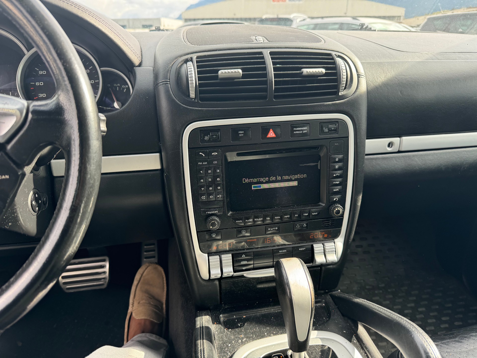 PORSCHE Cayenne Turbo-image-7