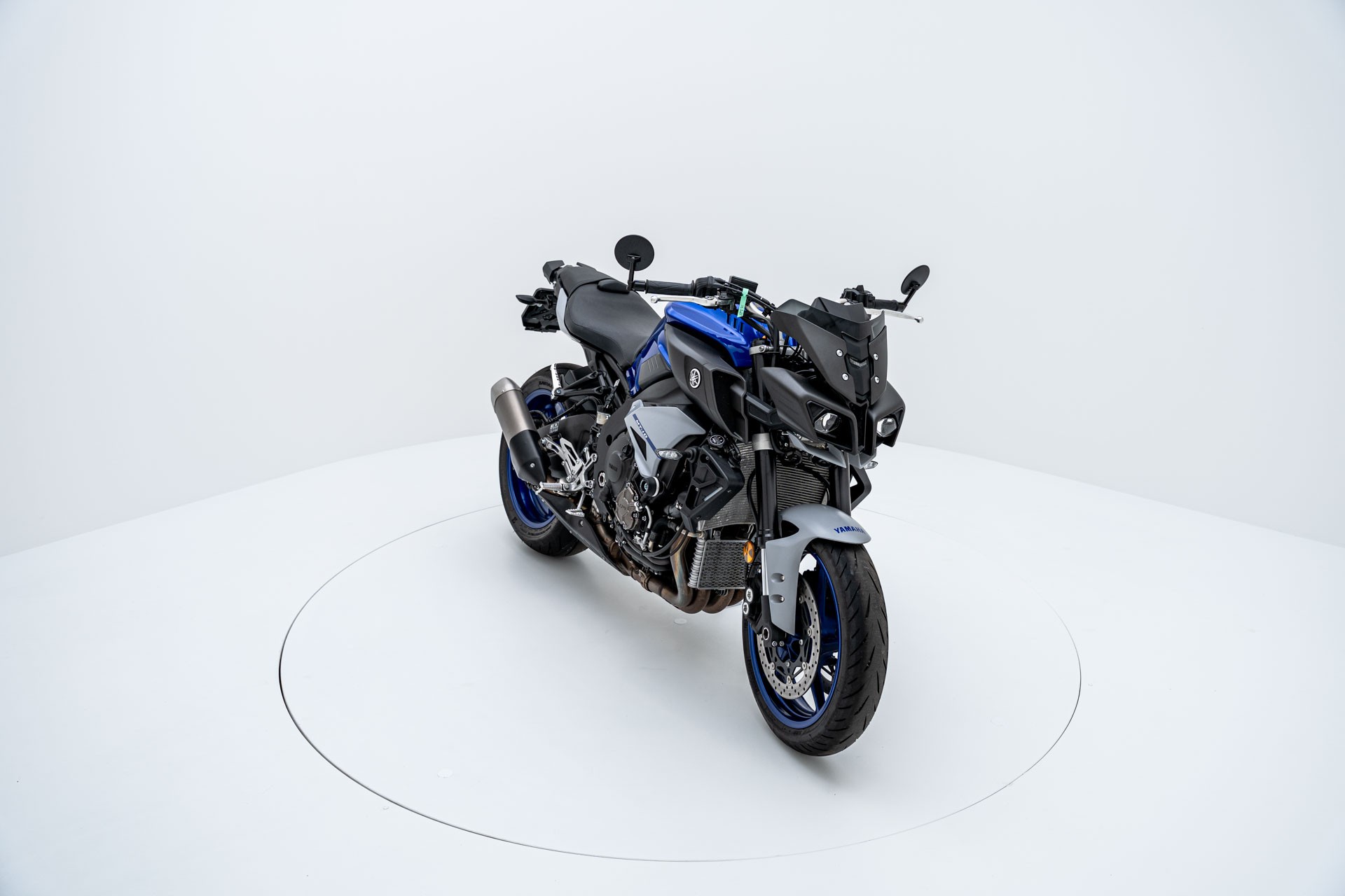 YAMAHA MT-10 ABS-showroom-element-1