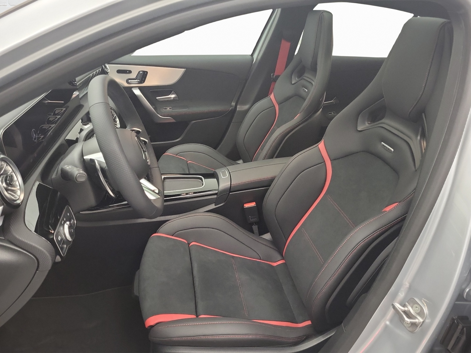MERCEDES-BENZ AMG A 35 4Matic-image-6