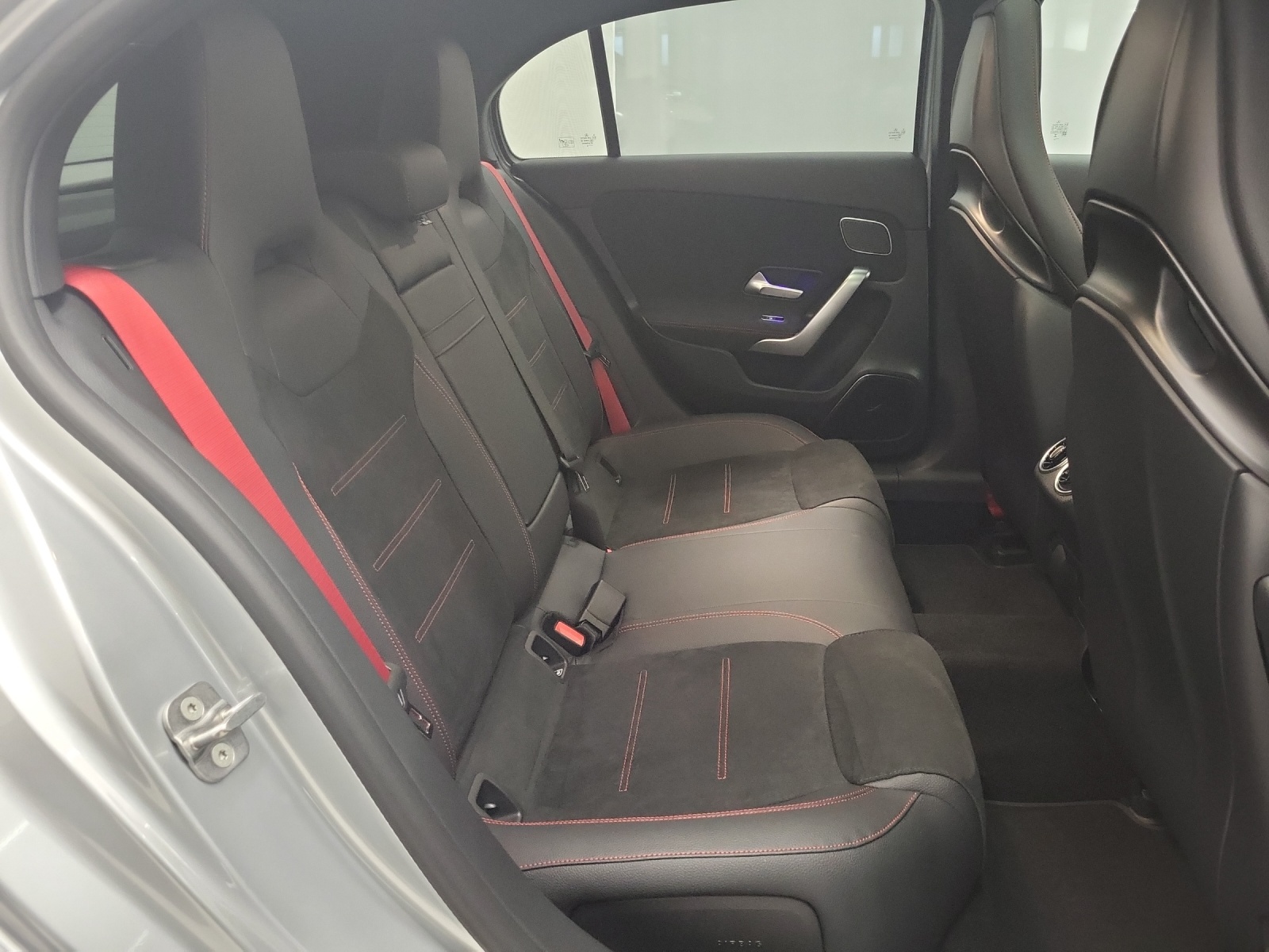 MERCEDES-BENZ AMG A 35 4Matic-image-9