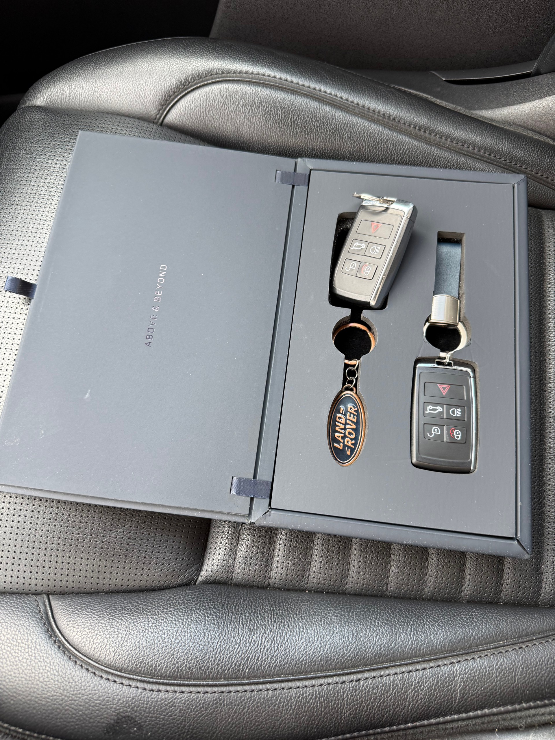 LAND ROVER Discovery Sport P250 2.0 Si4 MHEV S AT9-image-10
