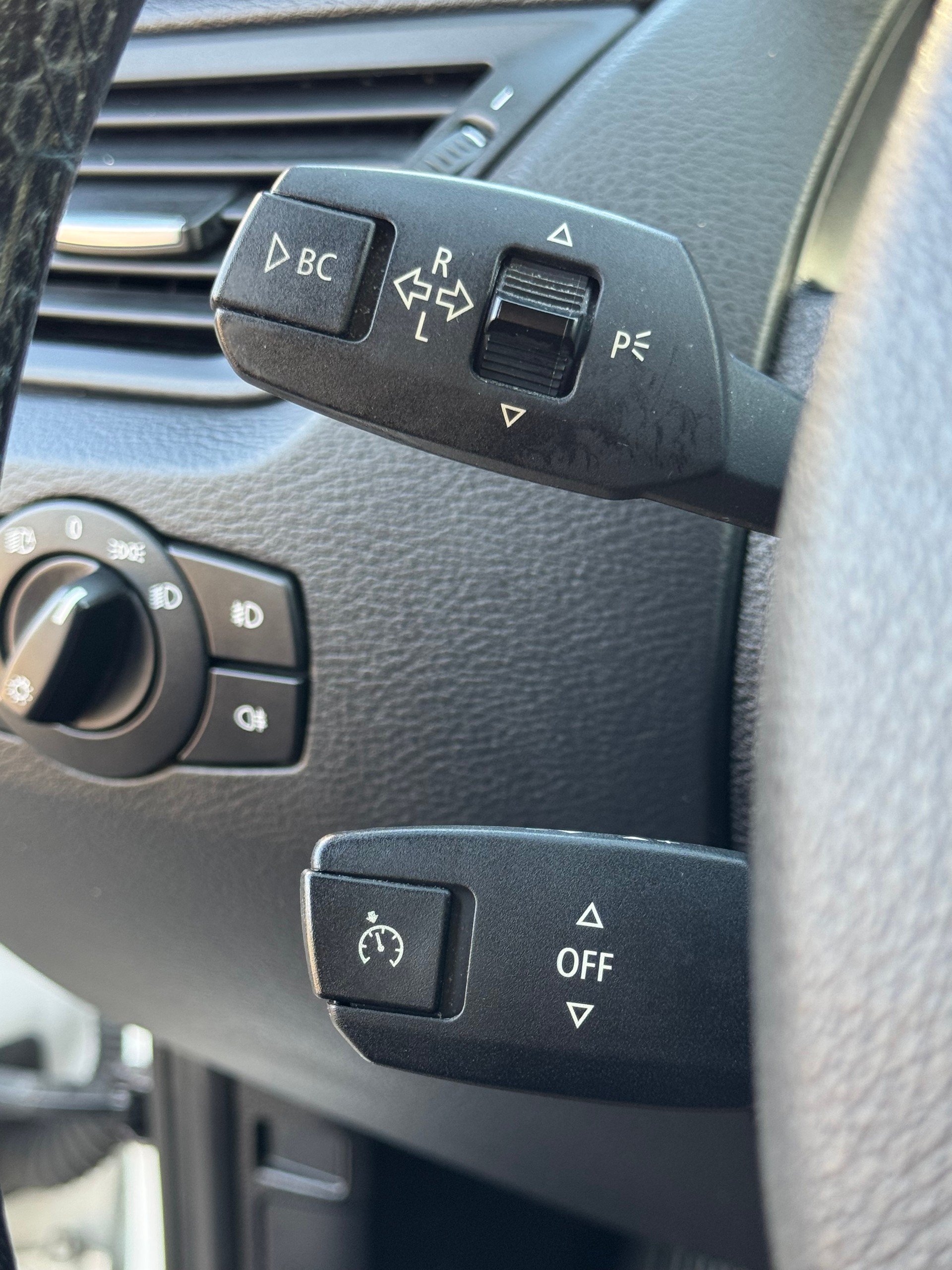 BMW X1 xDrive 18d-image-14
